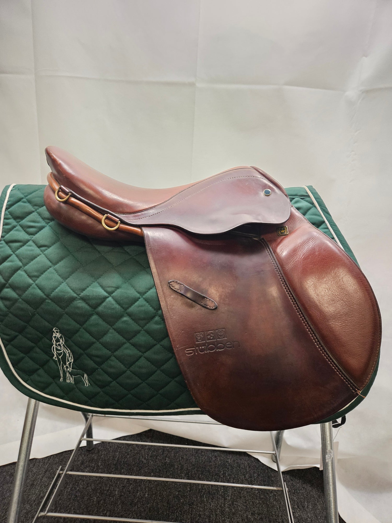 Saddle - English H/J 15.5" Stubben Edelweiss, wide tree 32cm