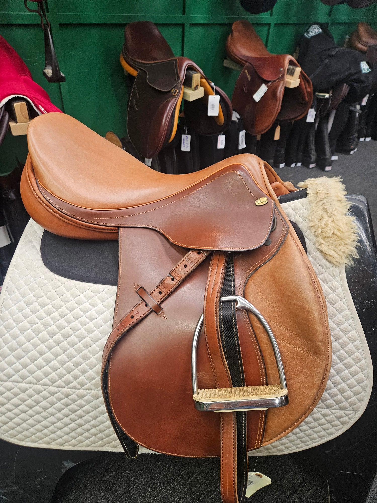 Saddle - English AP 17.5" Bella with stirrups