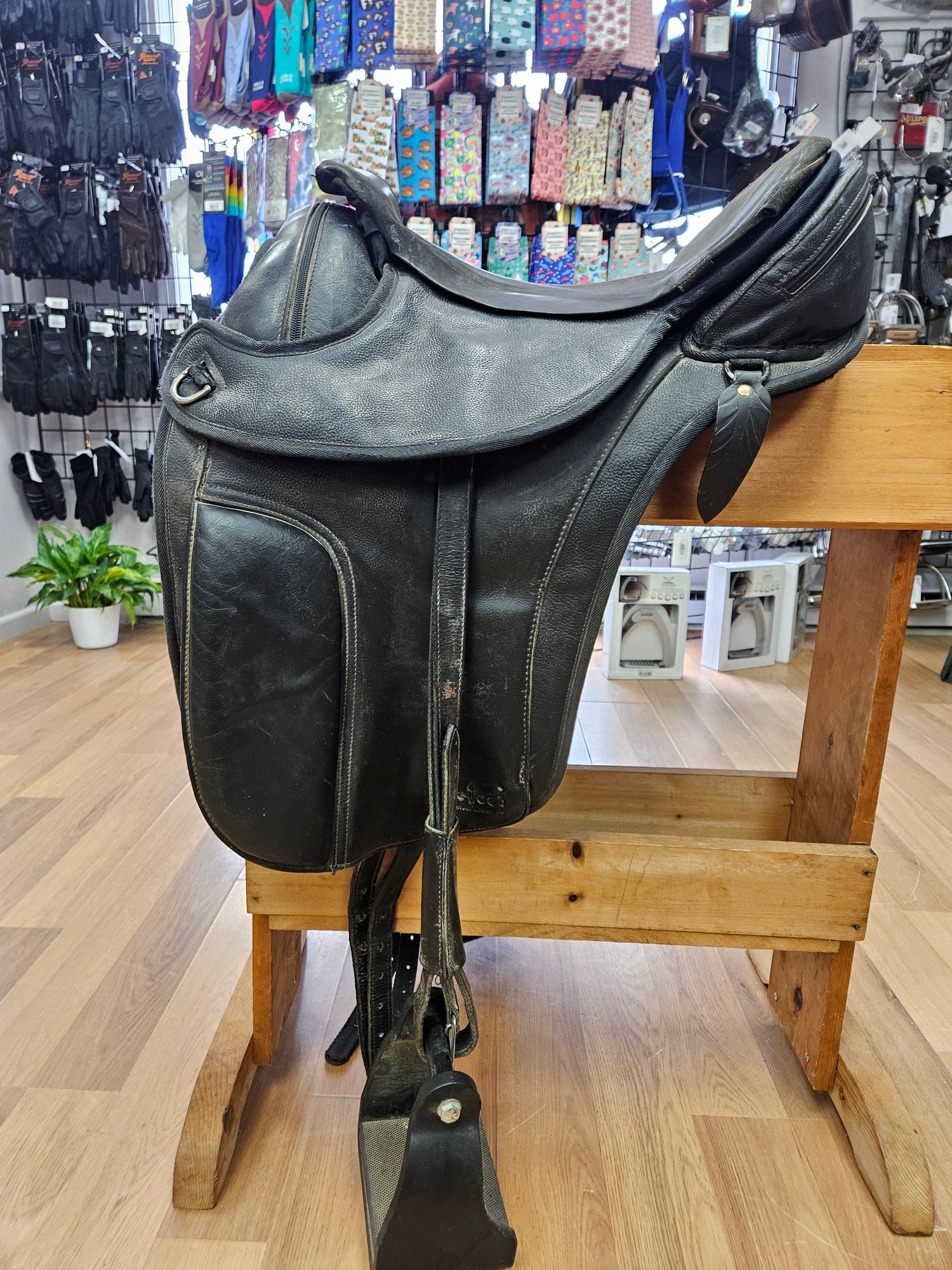 Saddle - Dressage 14" Barefoot London treeless (size 1)