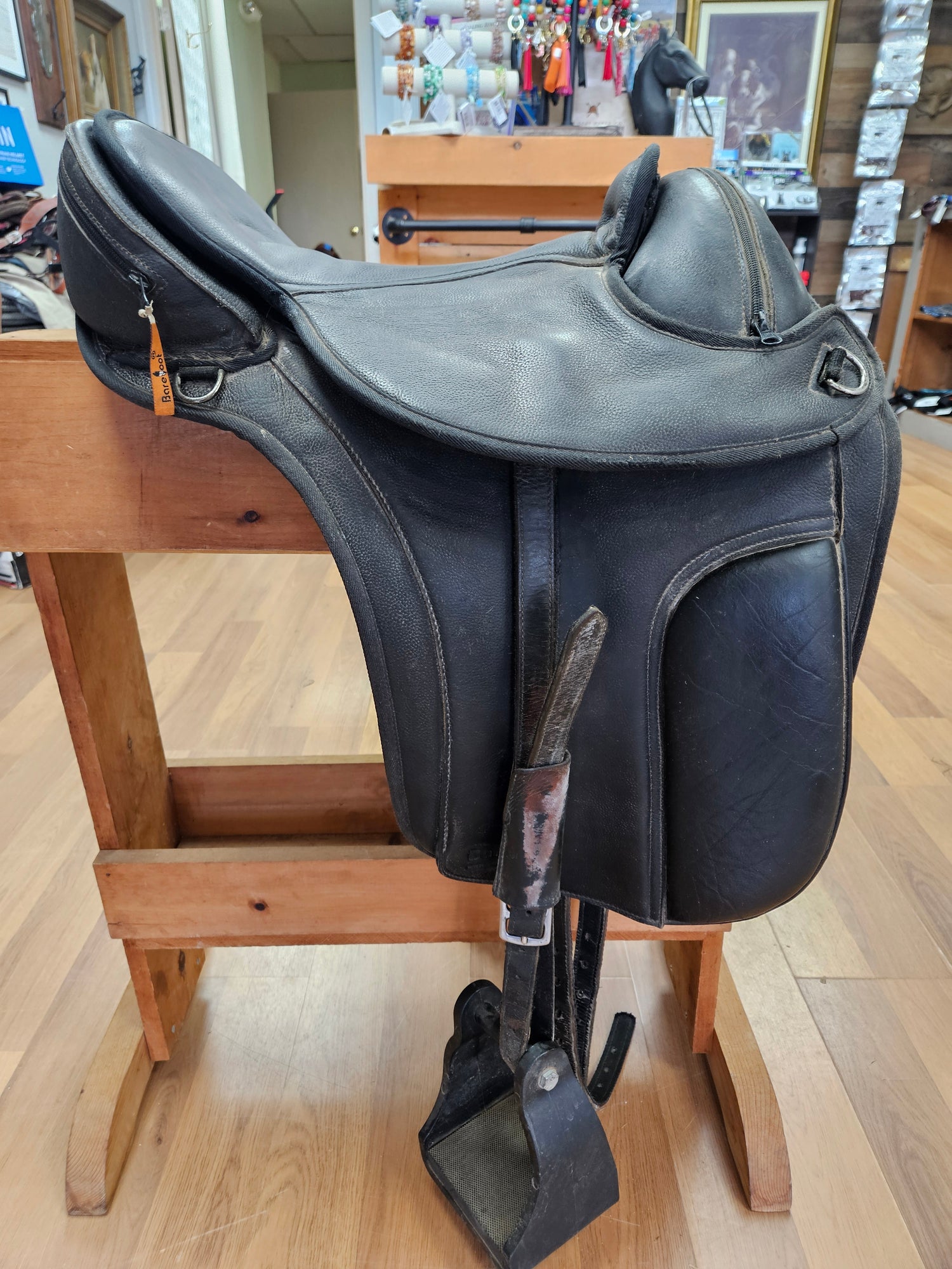 Saddle - Dressage 14" Barefoot London treeless (size 1)