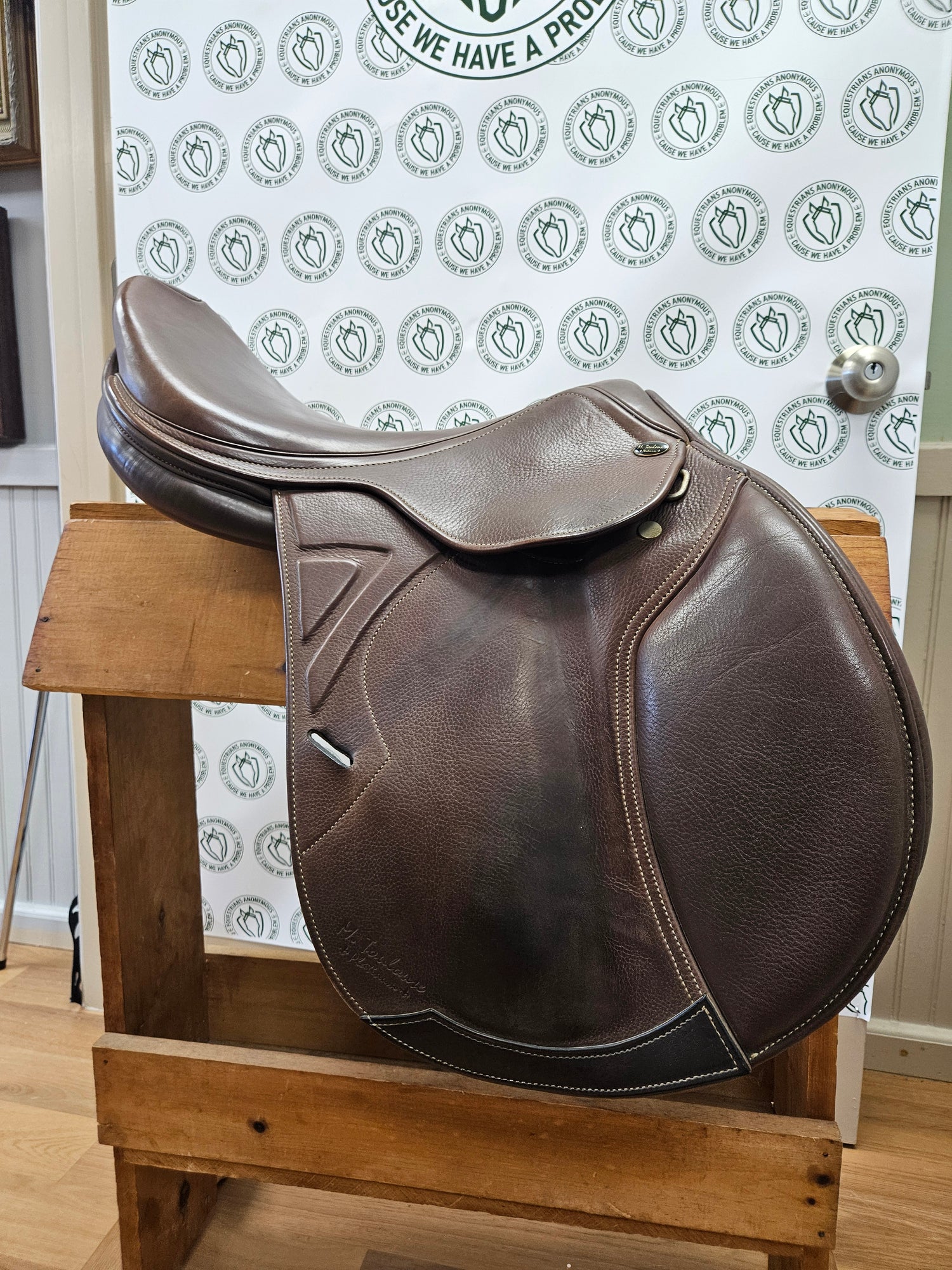 Saddle - English H/J 17" M Toulouse Platinum with Genesis system