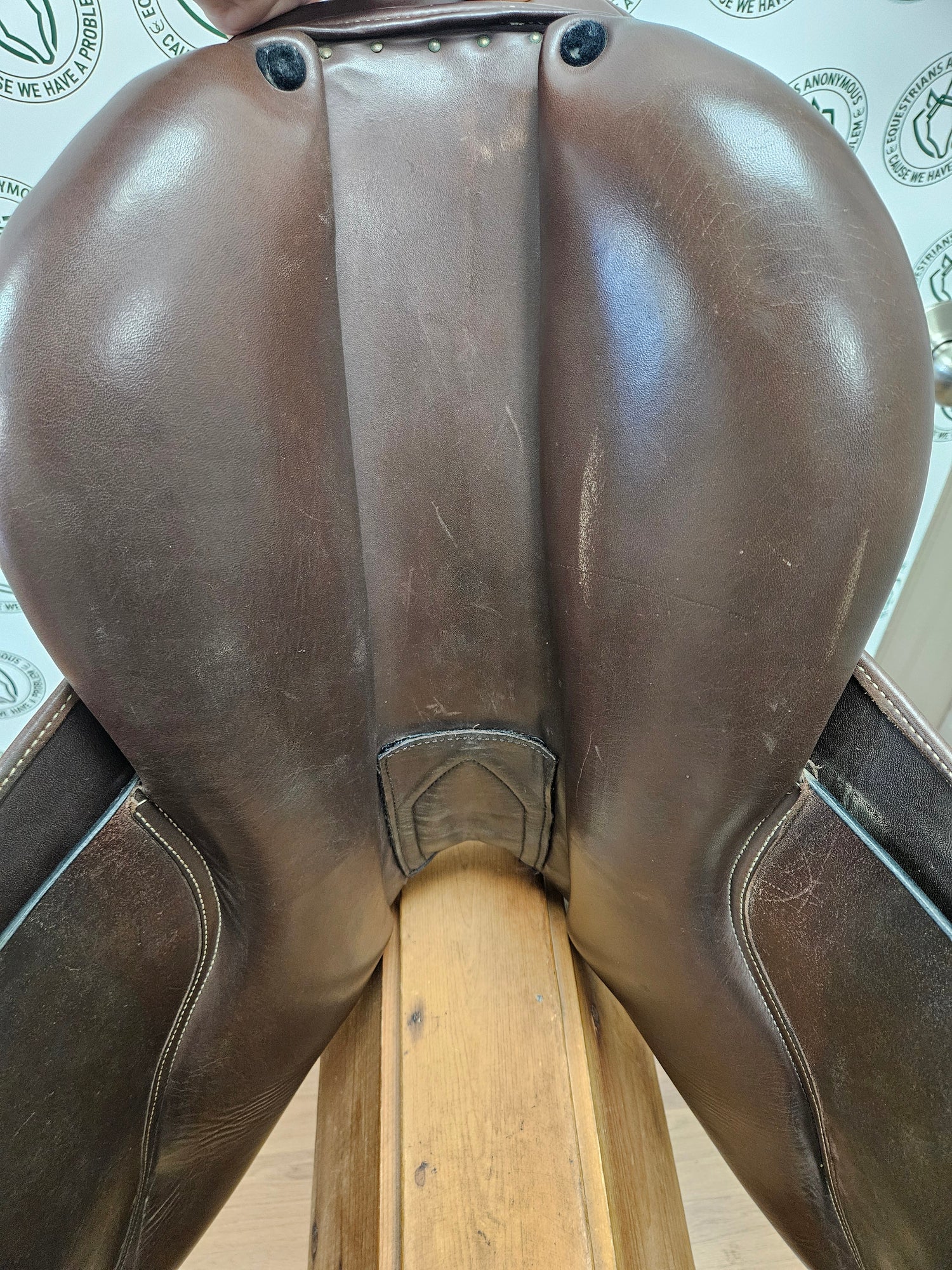 Saddle - English H/J 17" M Toulouse Platinum with Genesis system