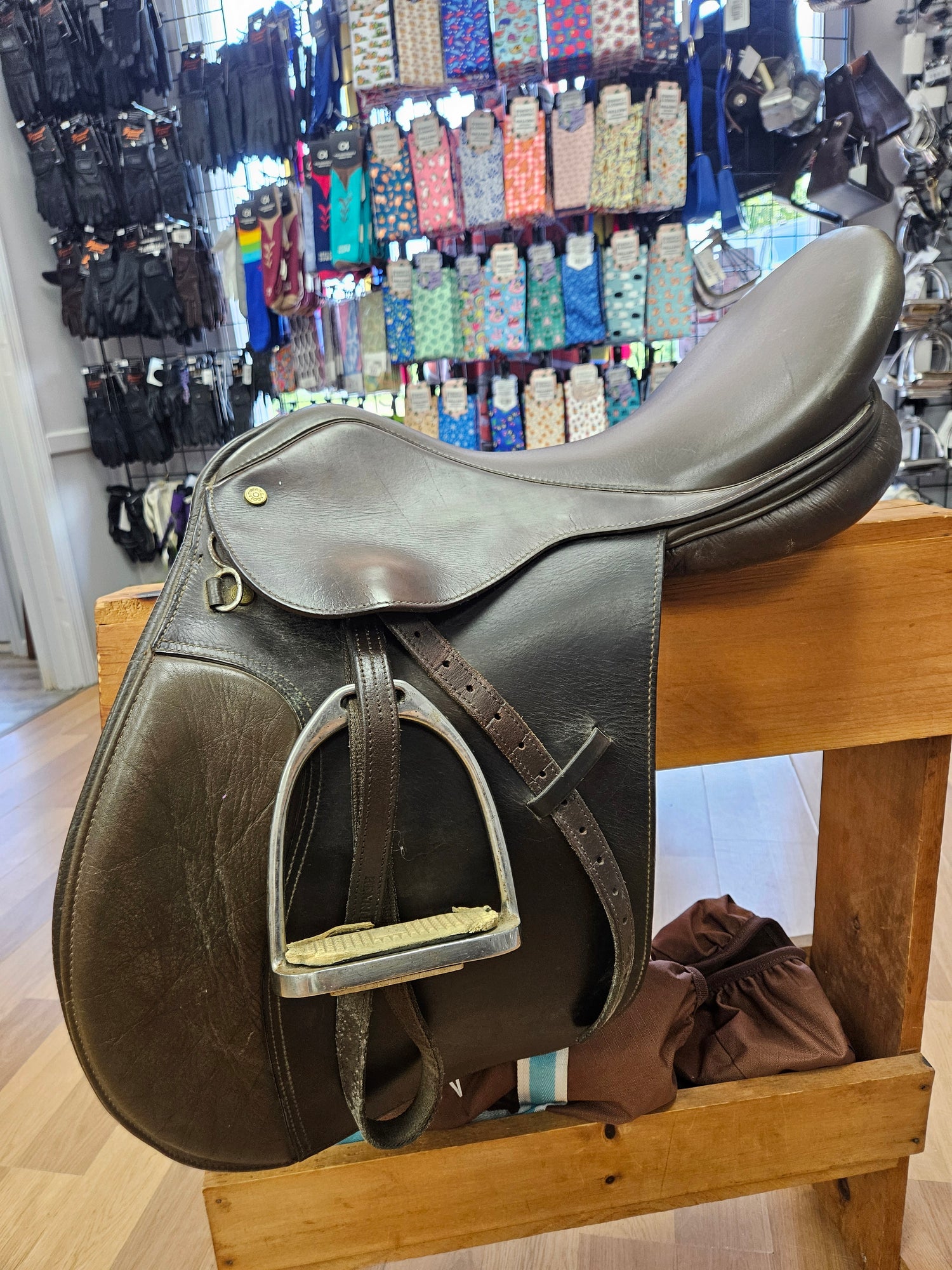 Saddle - English AP 17" Collegiate wool panels