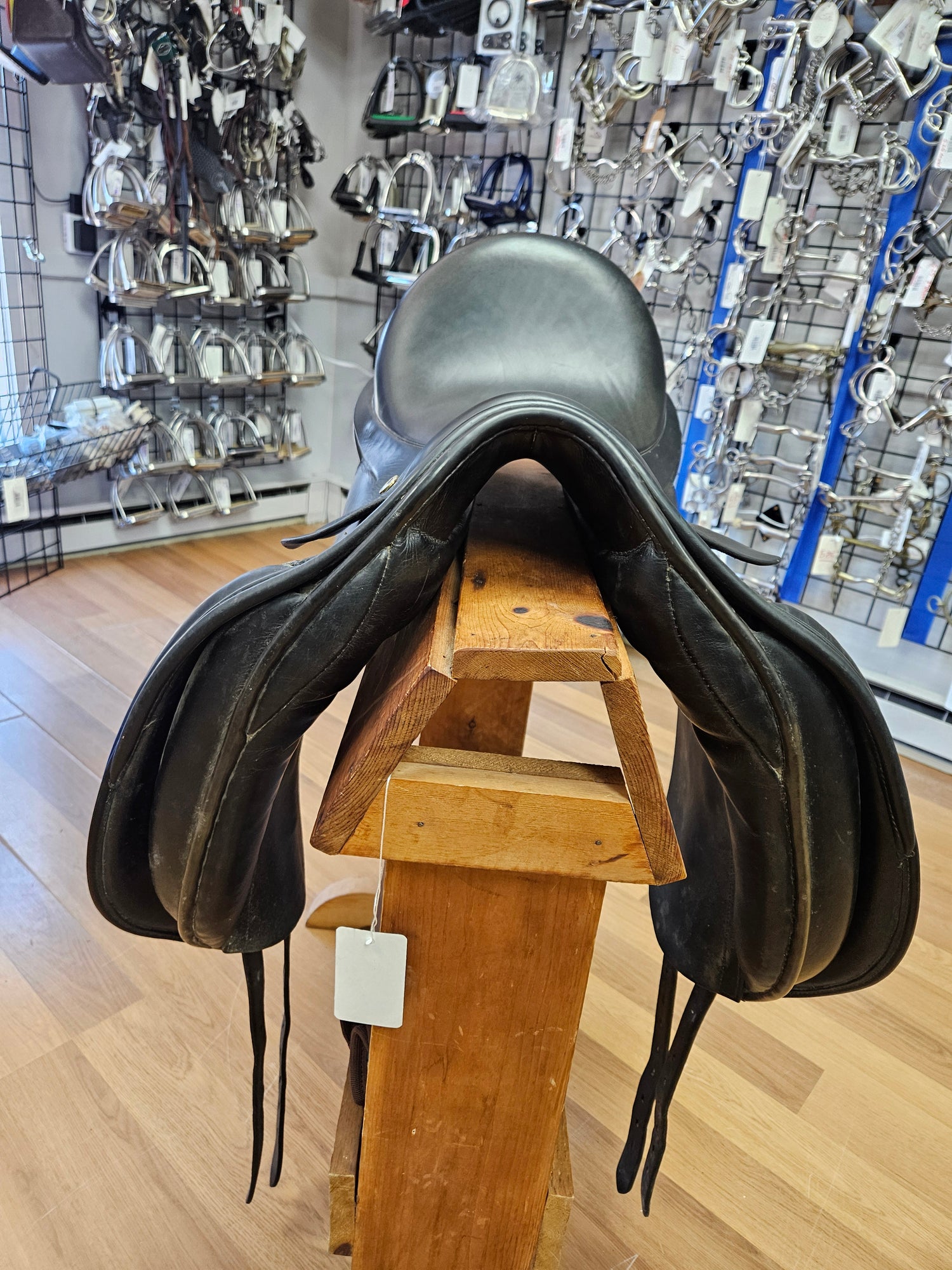 Saddle - Dressage 16.5" Black Country