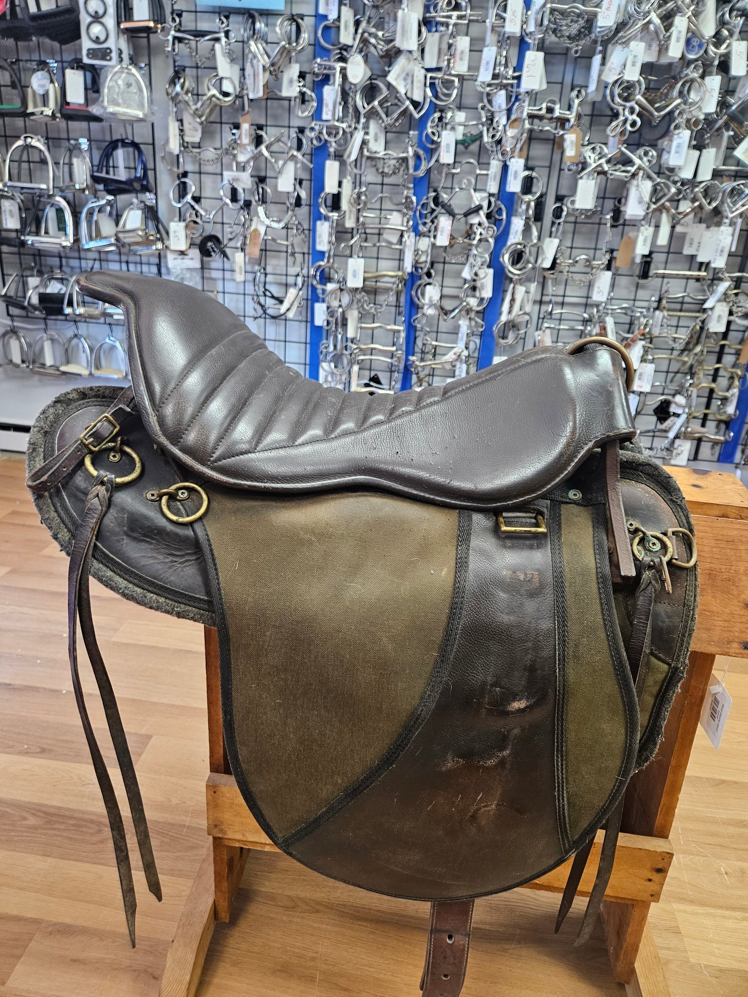 Saddle - Endurance 18" M&W Trooper Plush Lite