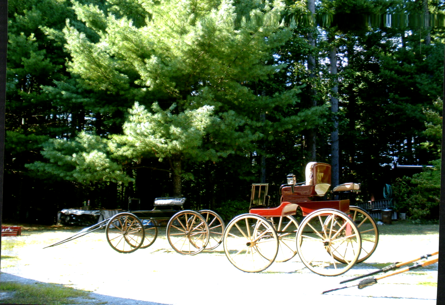 cob - Horse Cut Under Red 4 Wheel Carriage