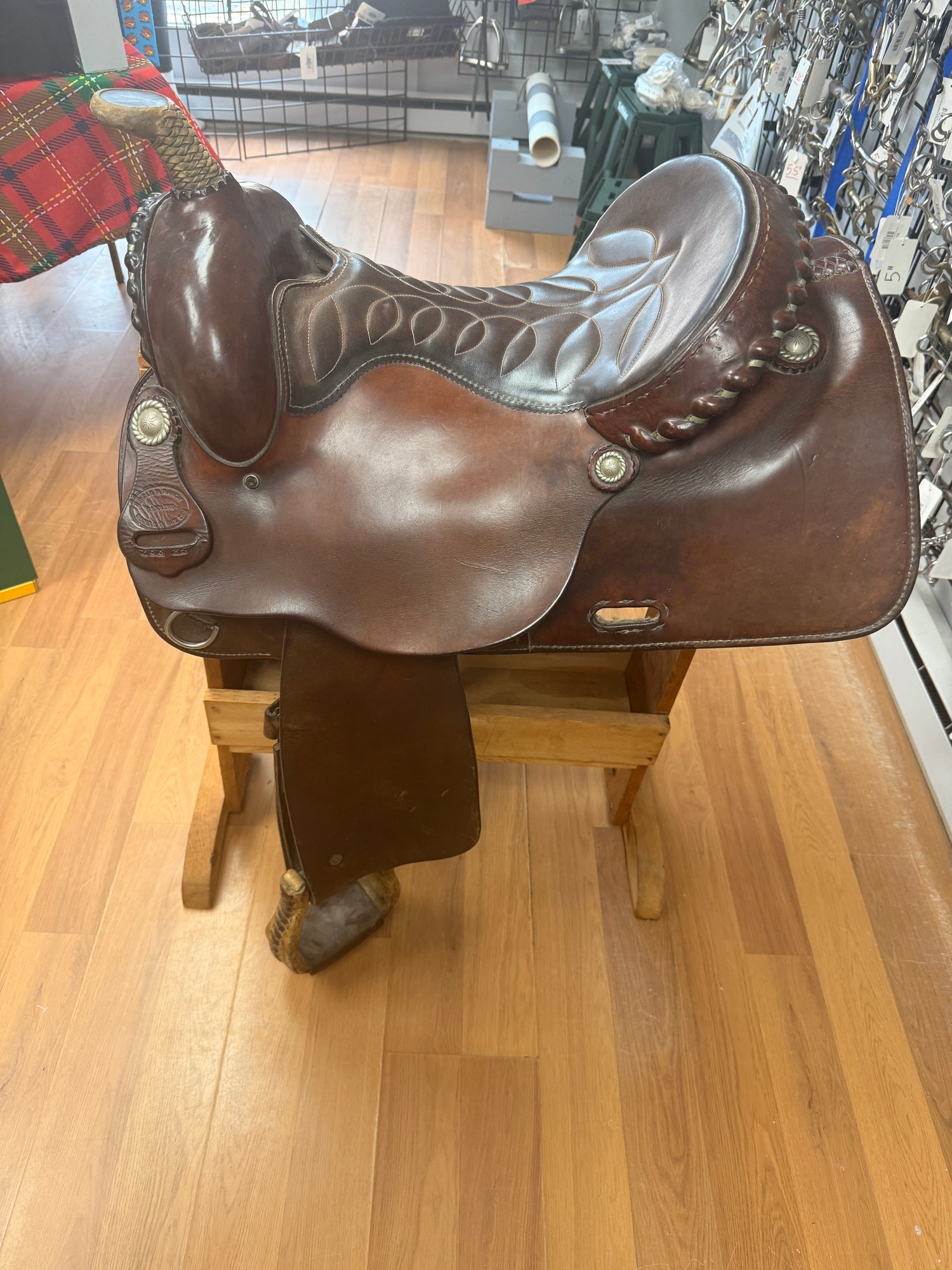 Saddle - western 15.5" Circle R Ranch Saddlery, Ontario, Canada