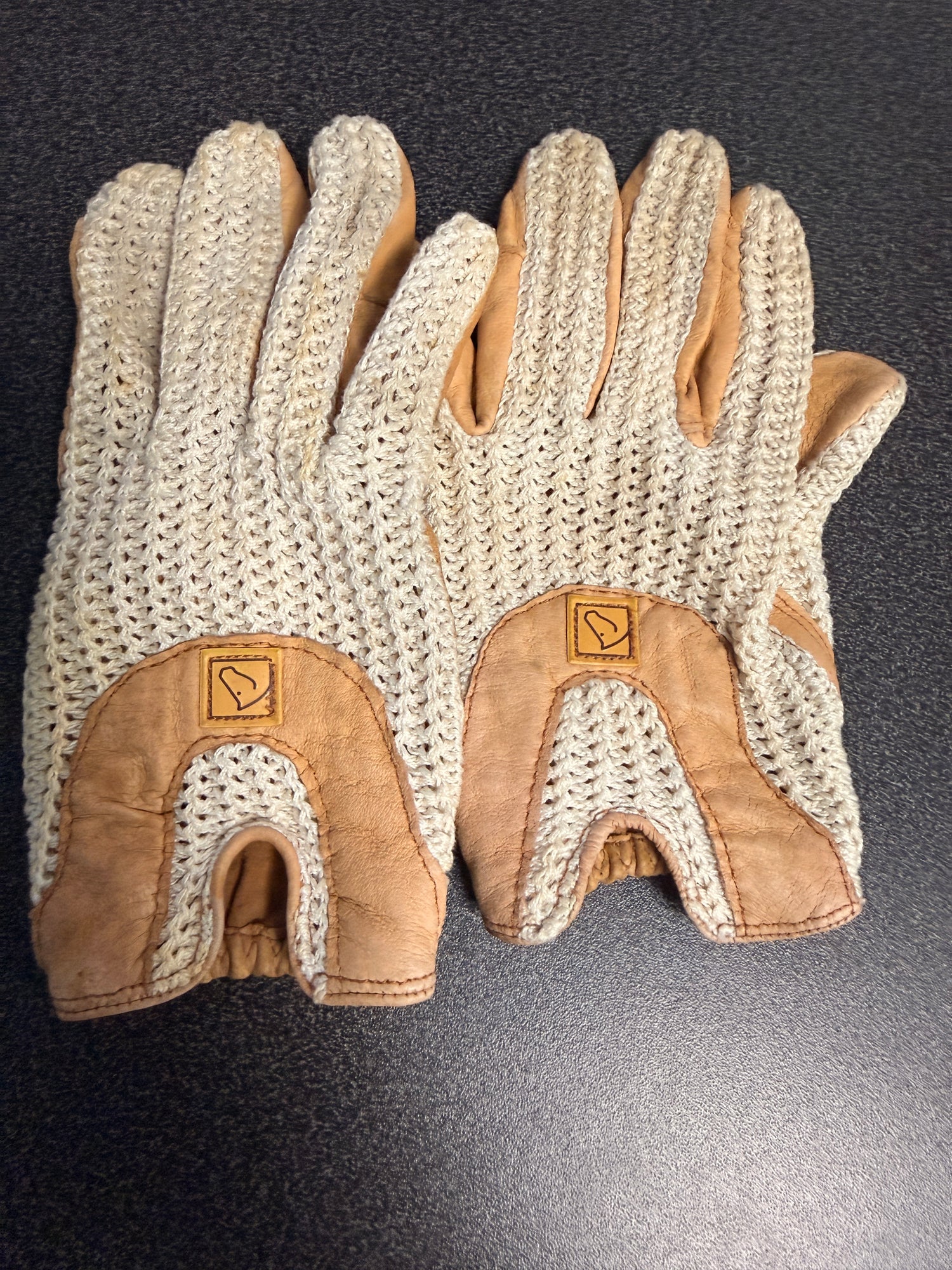 size 7 women's brown knit hunt gloves