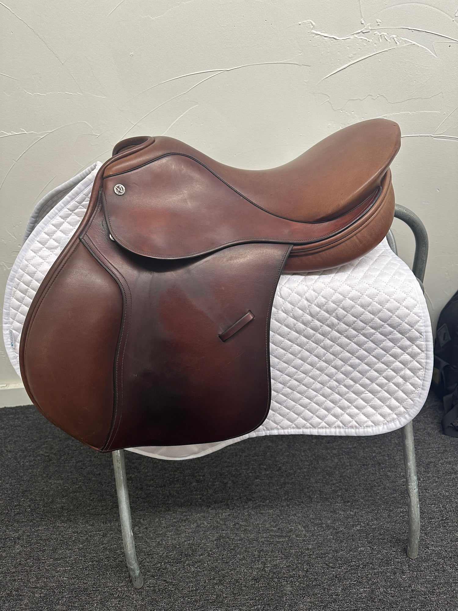 Saddle - Crosby XL English seat 16