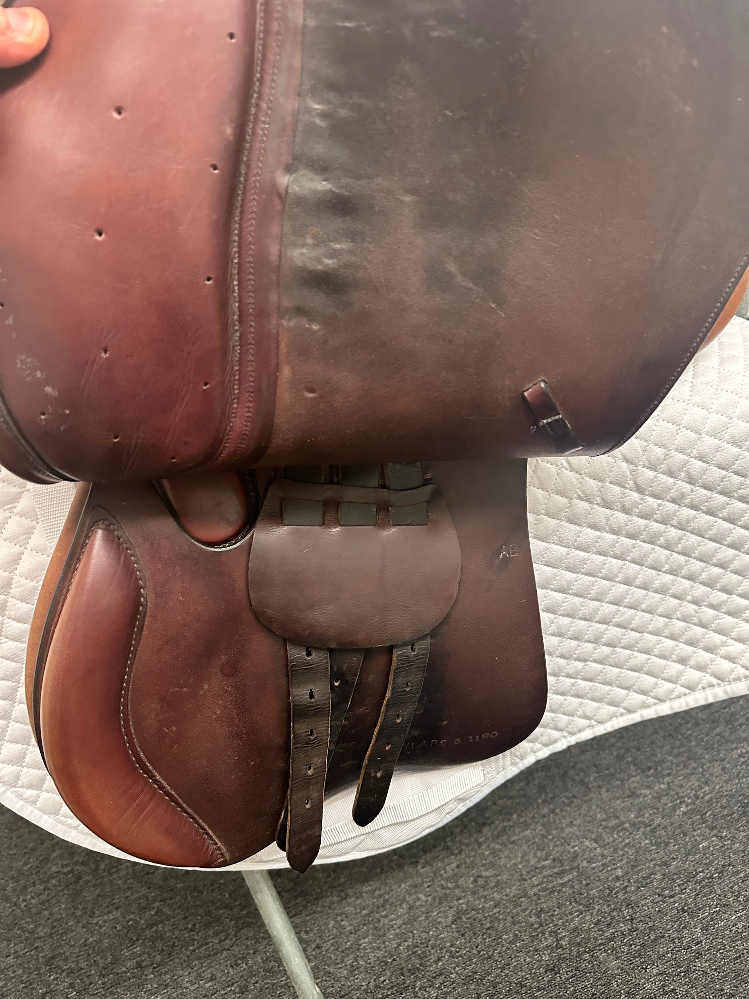 Saddle - Crosby XL English seat 16