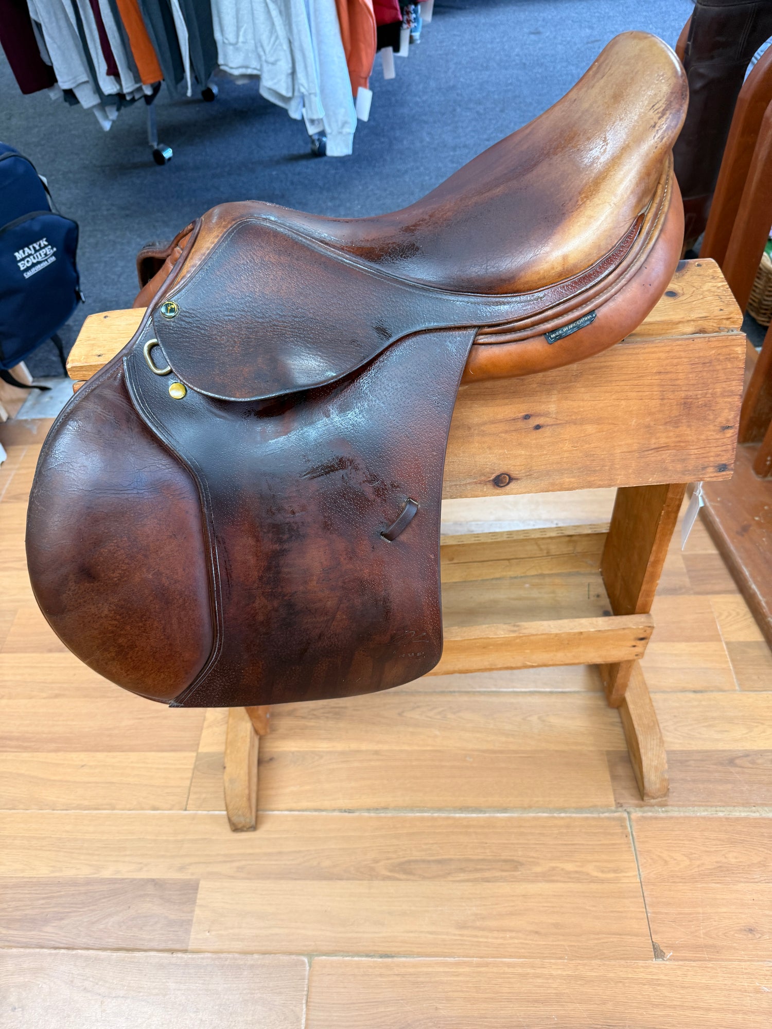 Saddle - English H/J 17" Dominus by Amiergo
