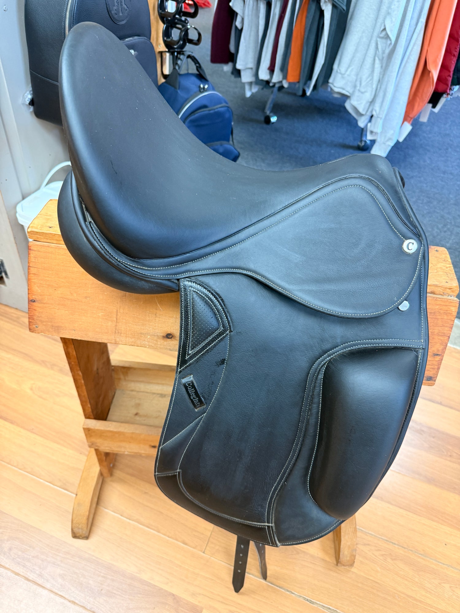 Saddle - Dressage 17" Collegiate Integrity Mono Saddle Like New