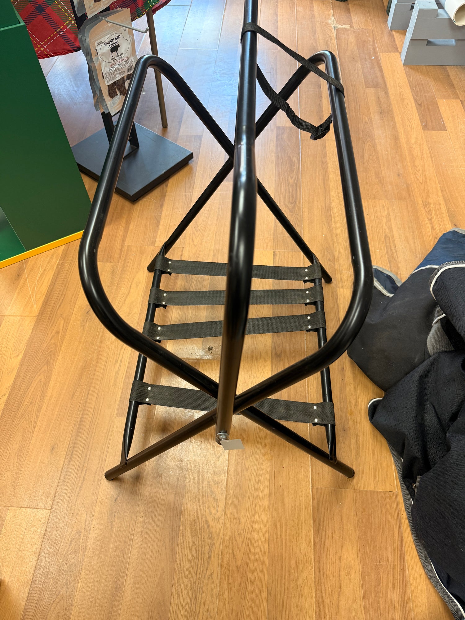 Metal Saddle Stand