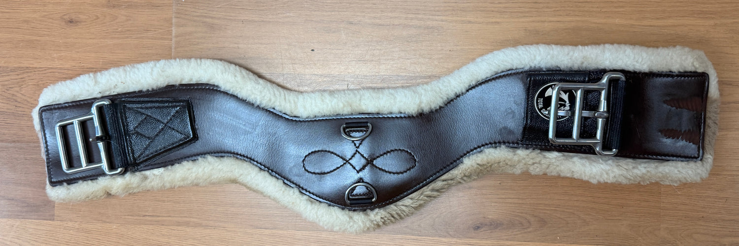 28" Total Saddle Fit Shoulder relief western cinch