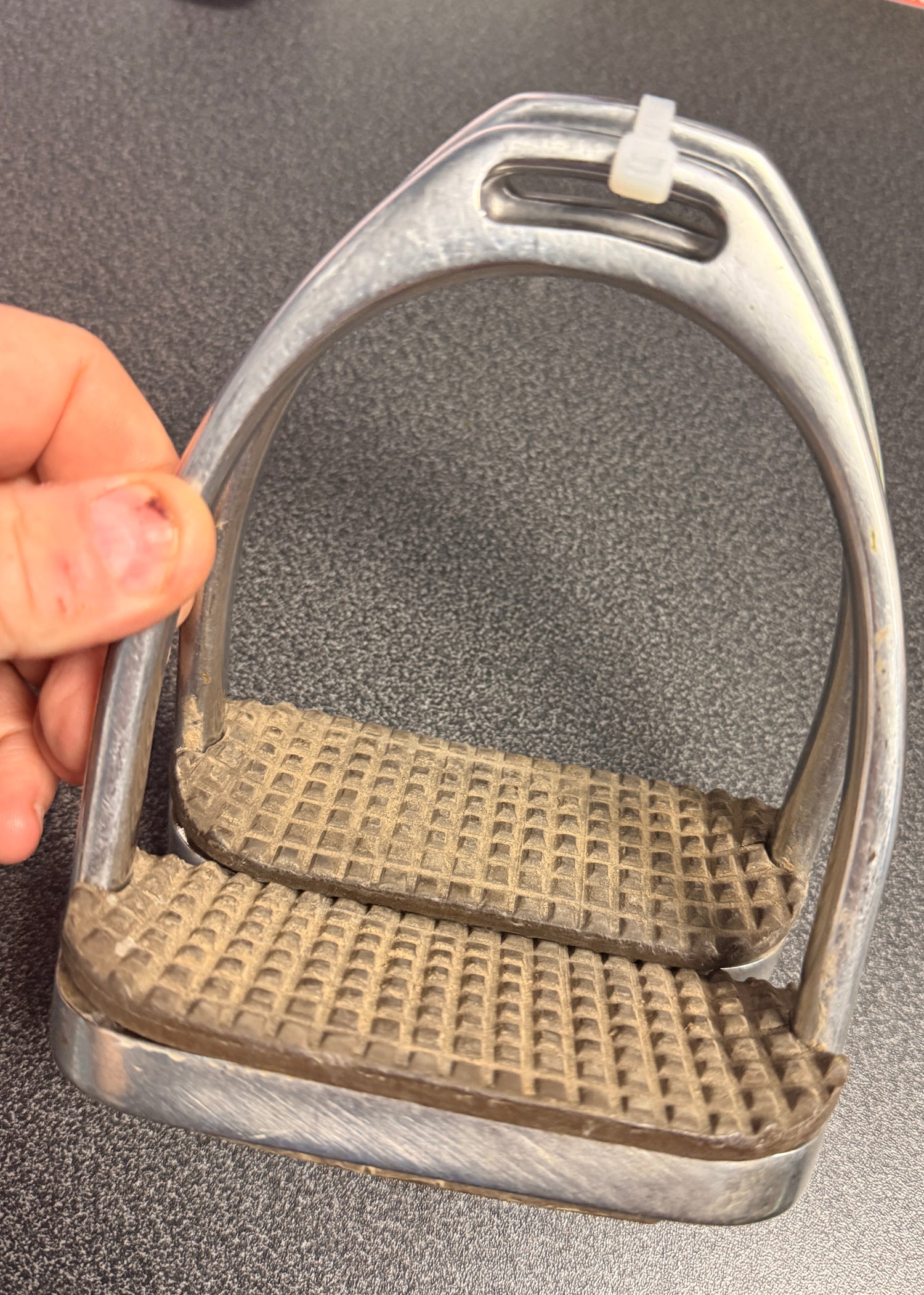 4.25 English stirrup