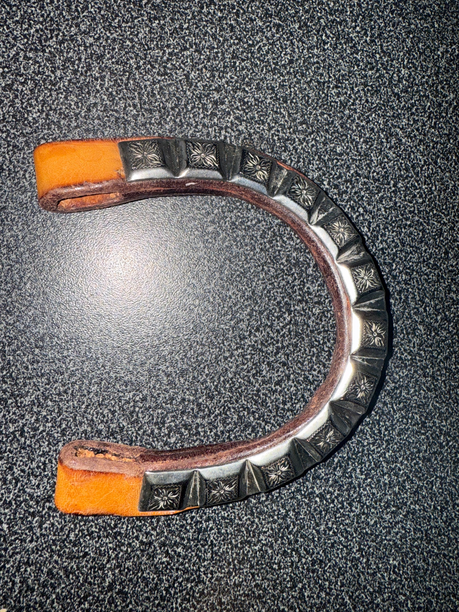 Med Oil One Ear Silver Trim