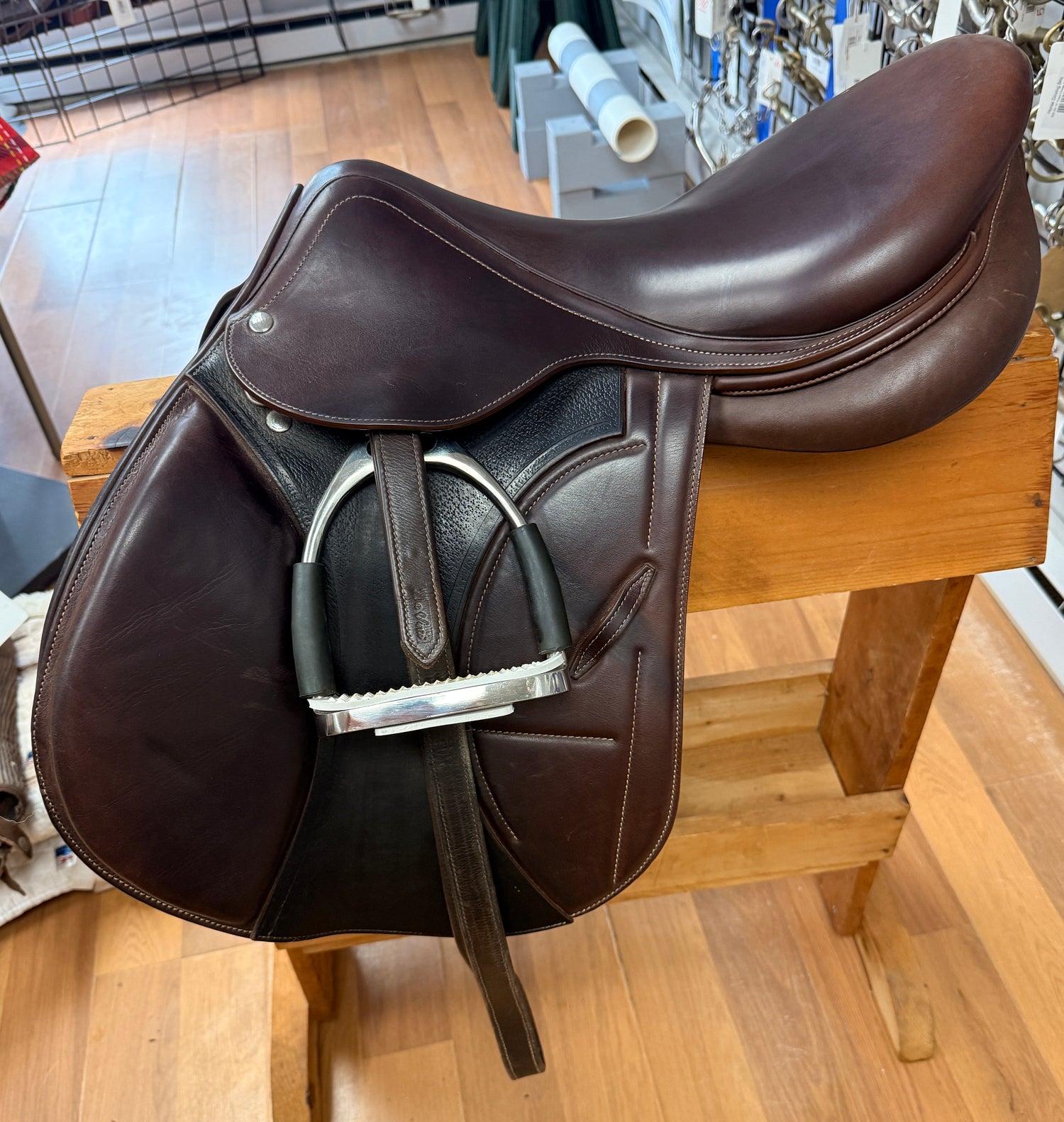 Saddle - English H/J 17.5 Arion Buffalo 2022