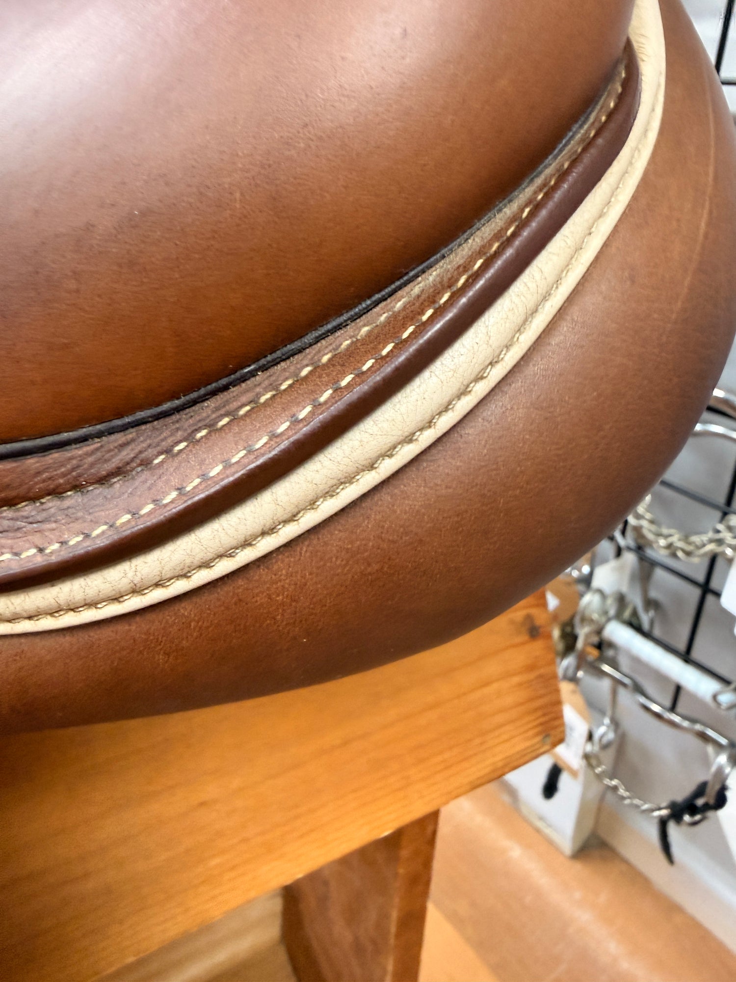 Saddle - English H/J 16.5 Arion with cream accent 2024