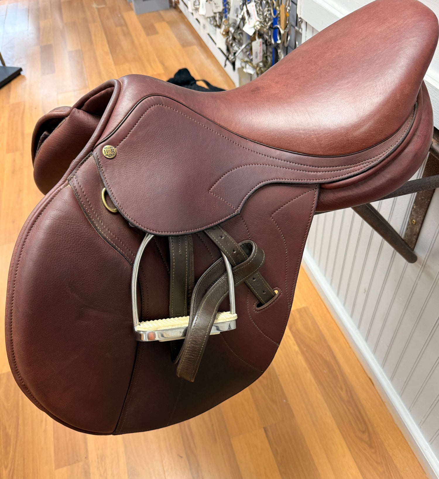 Saddle - English H/J 17" HDR Close contact Adjustable gullet