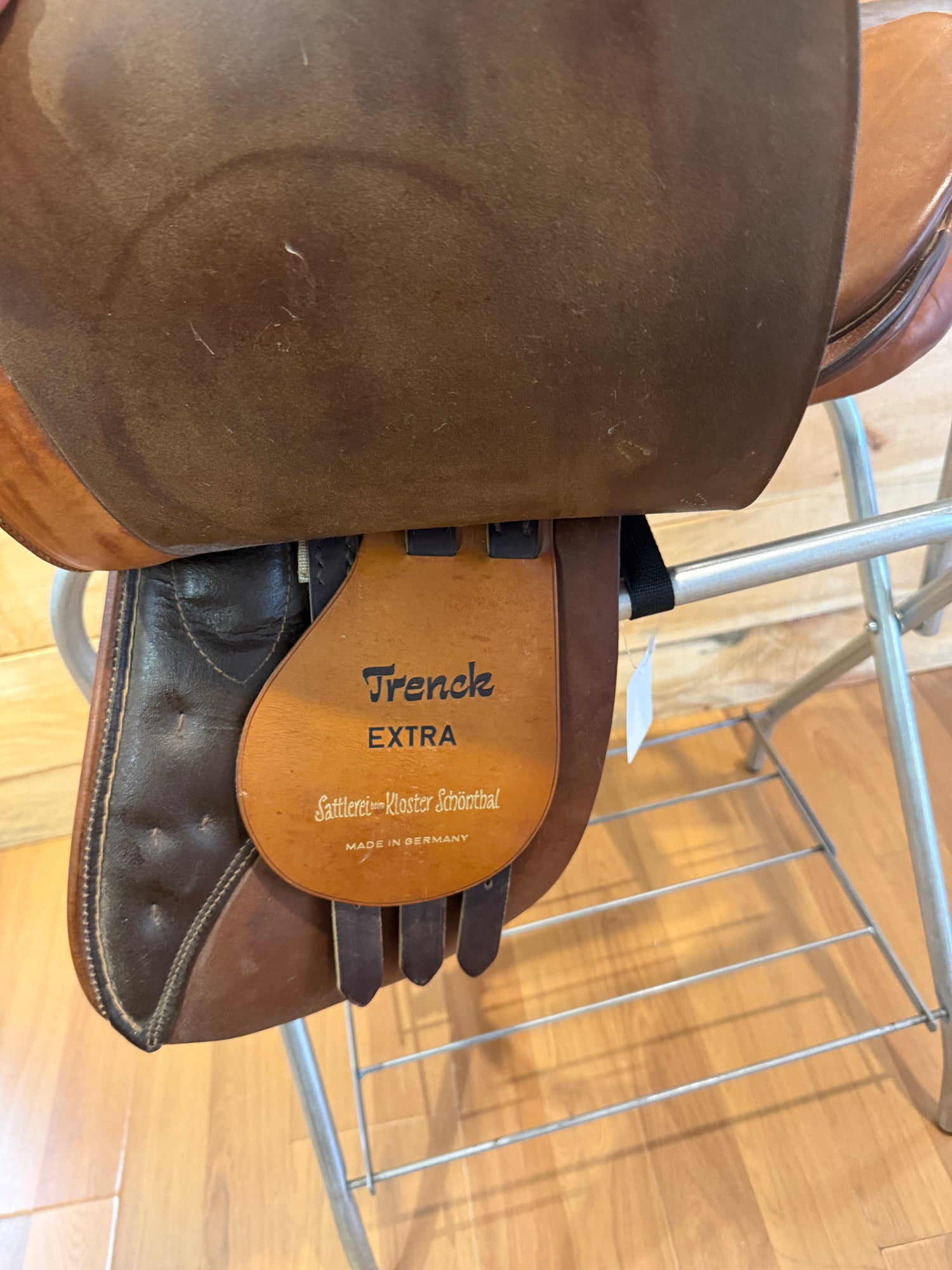 Saddle - English AP 17.5" Courbette 5" gullet