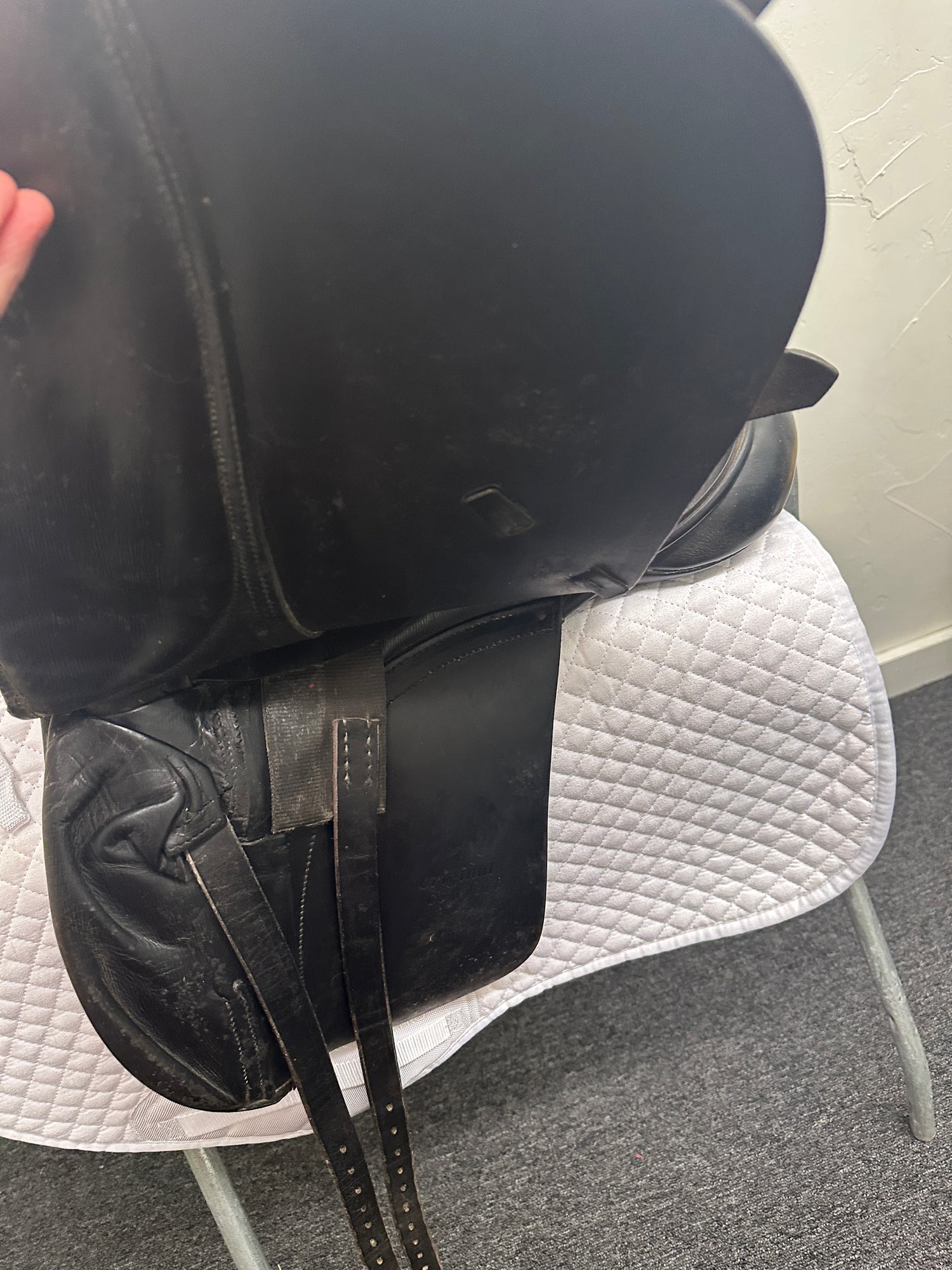 Saddle - Dressage Albion Seat 17 (Older)