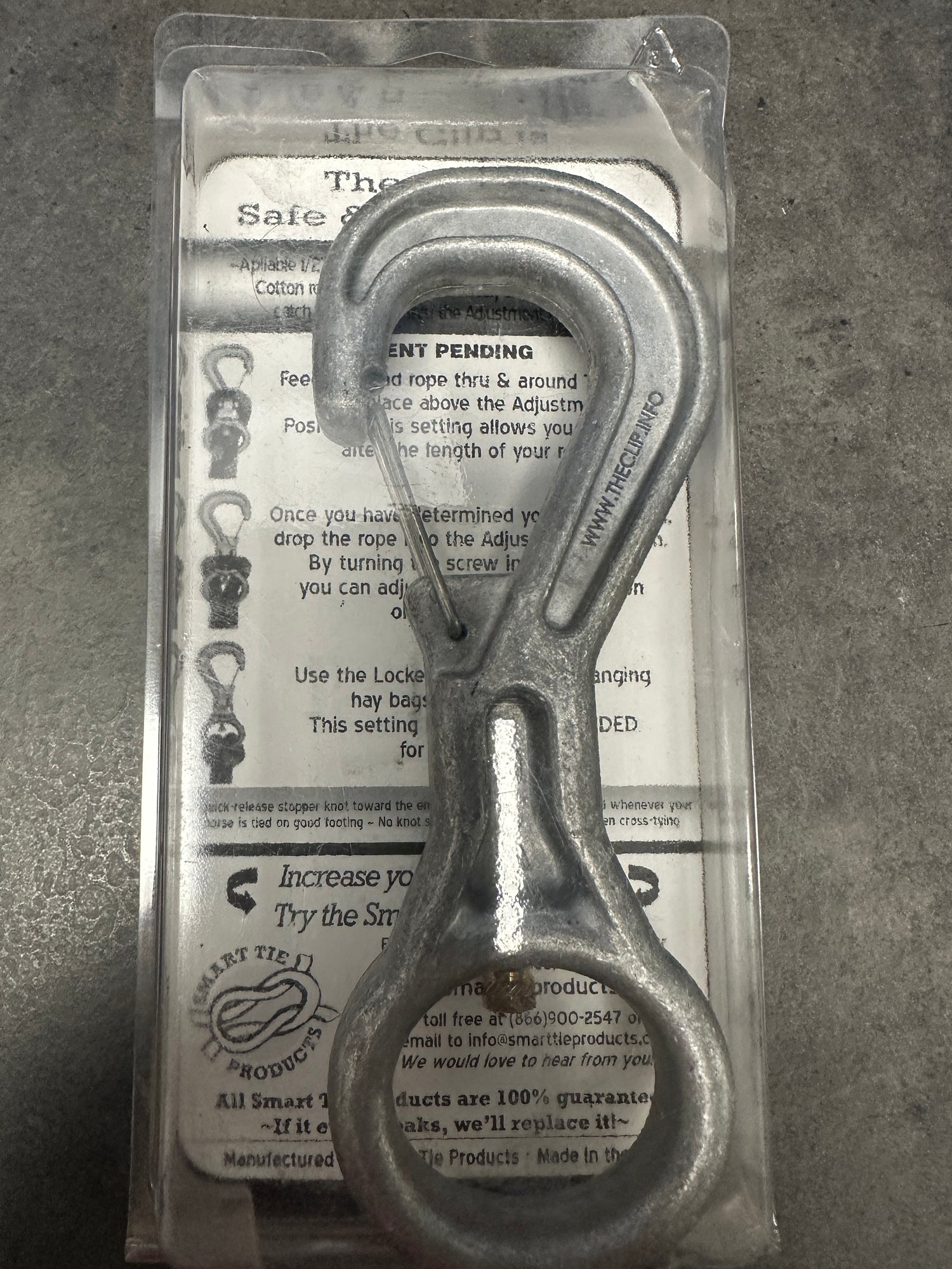Clip Horse tying system