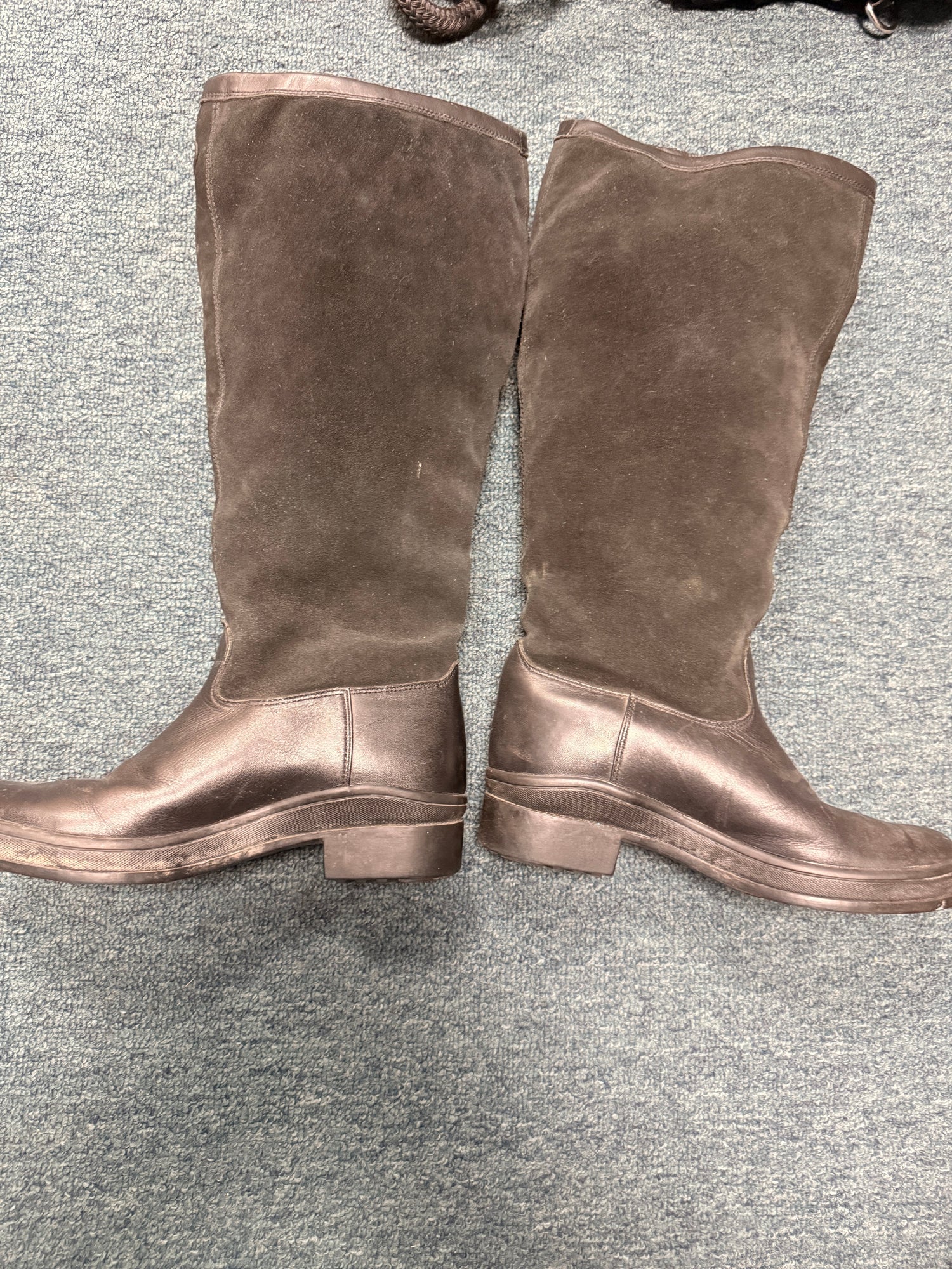 7.5B 38.5 eur Ariat Pull on Velcro Suede Dress Boot