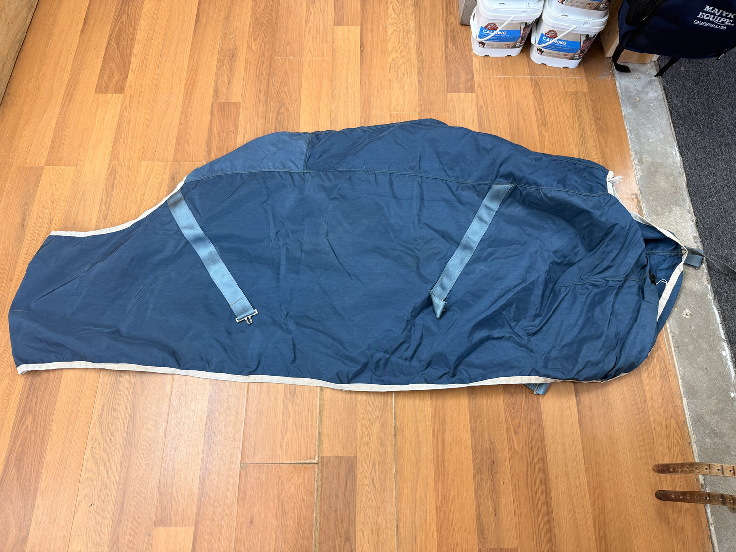 70" Nylon Stable Sheet Closed Front
