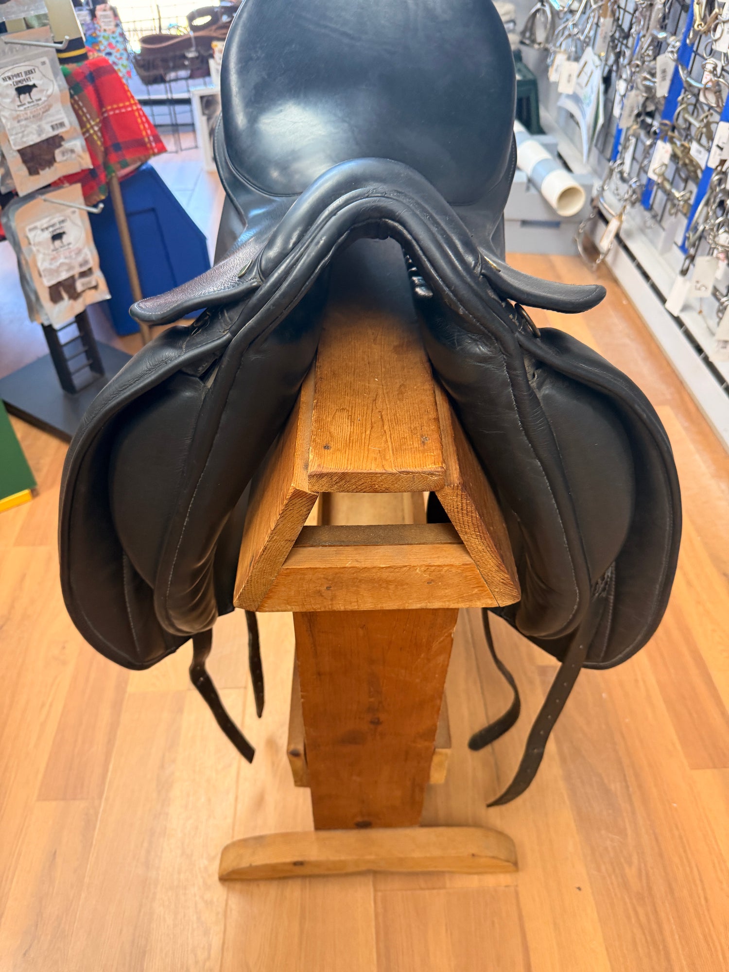 Saddle - Dressage 17" J. Holsebos *comes with Re-flock