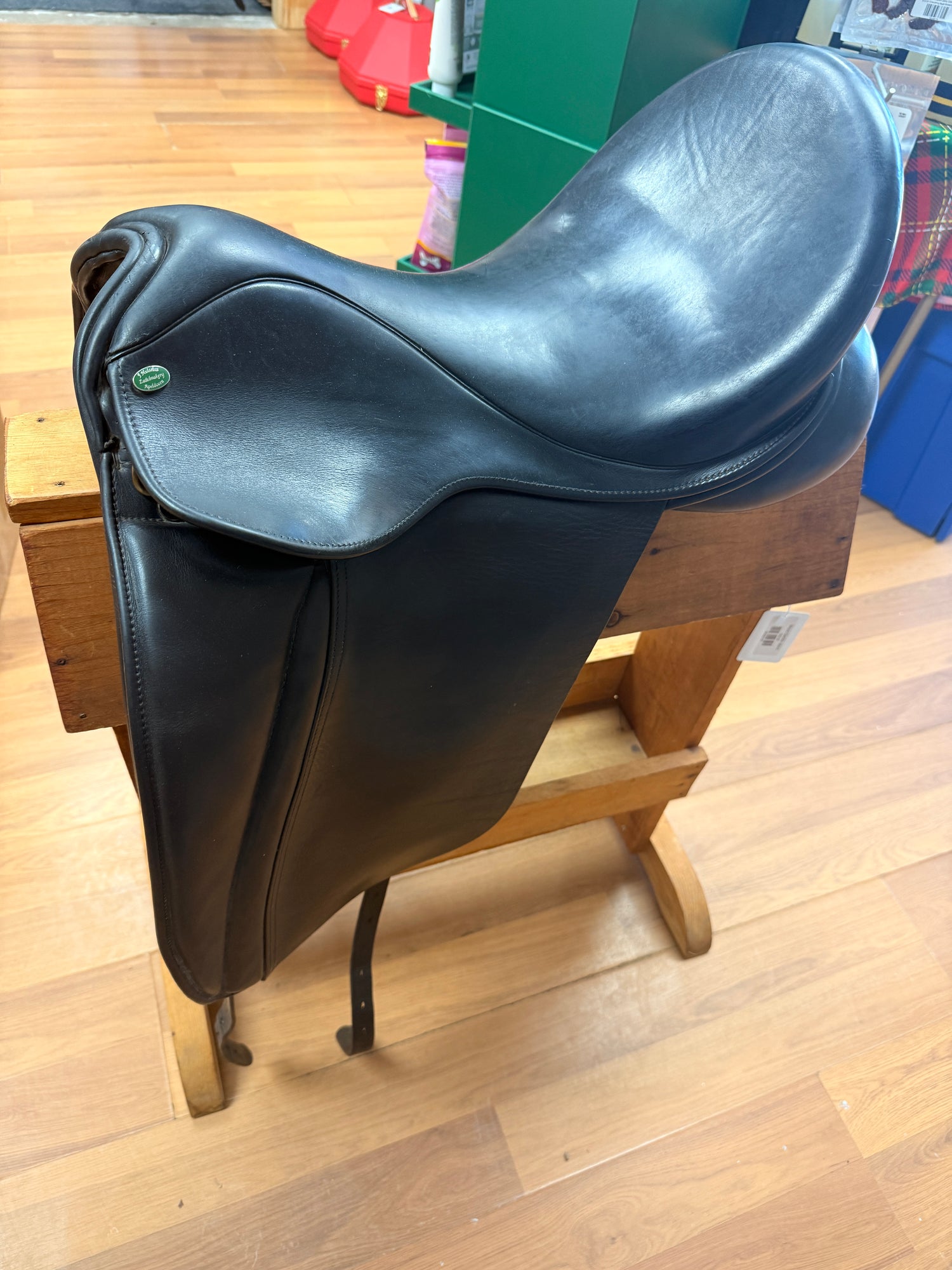 Saddle - Dressage 17" J. Holsebos *comes with Re-flock