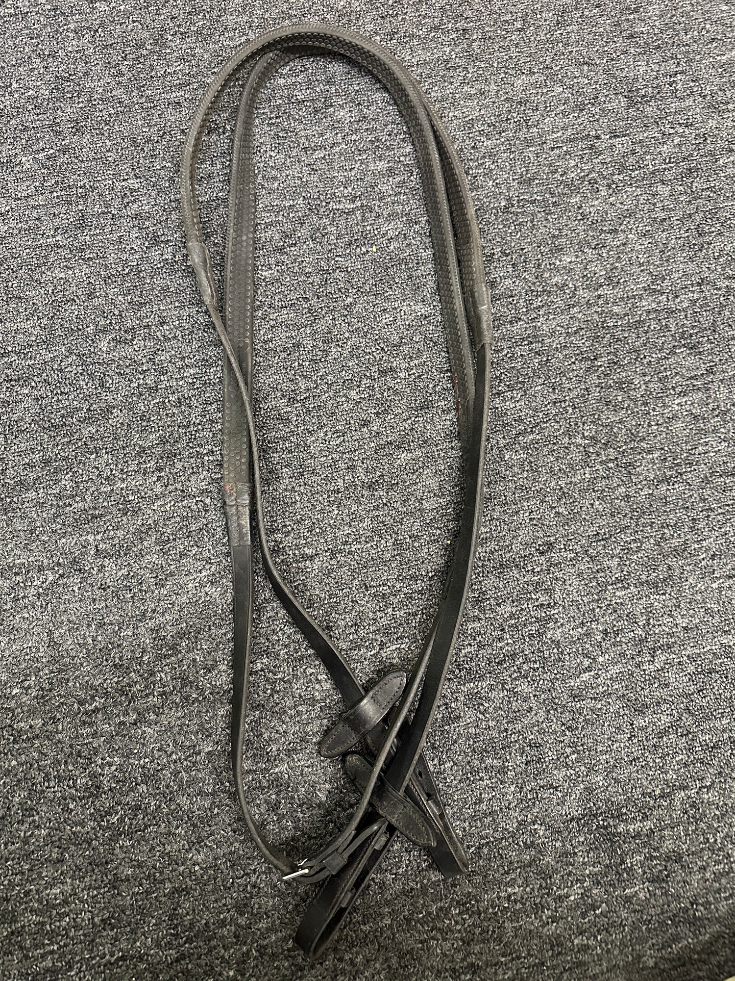 Black Rubber Reins - used