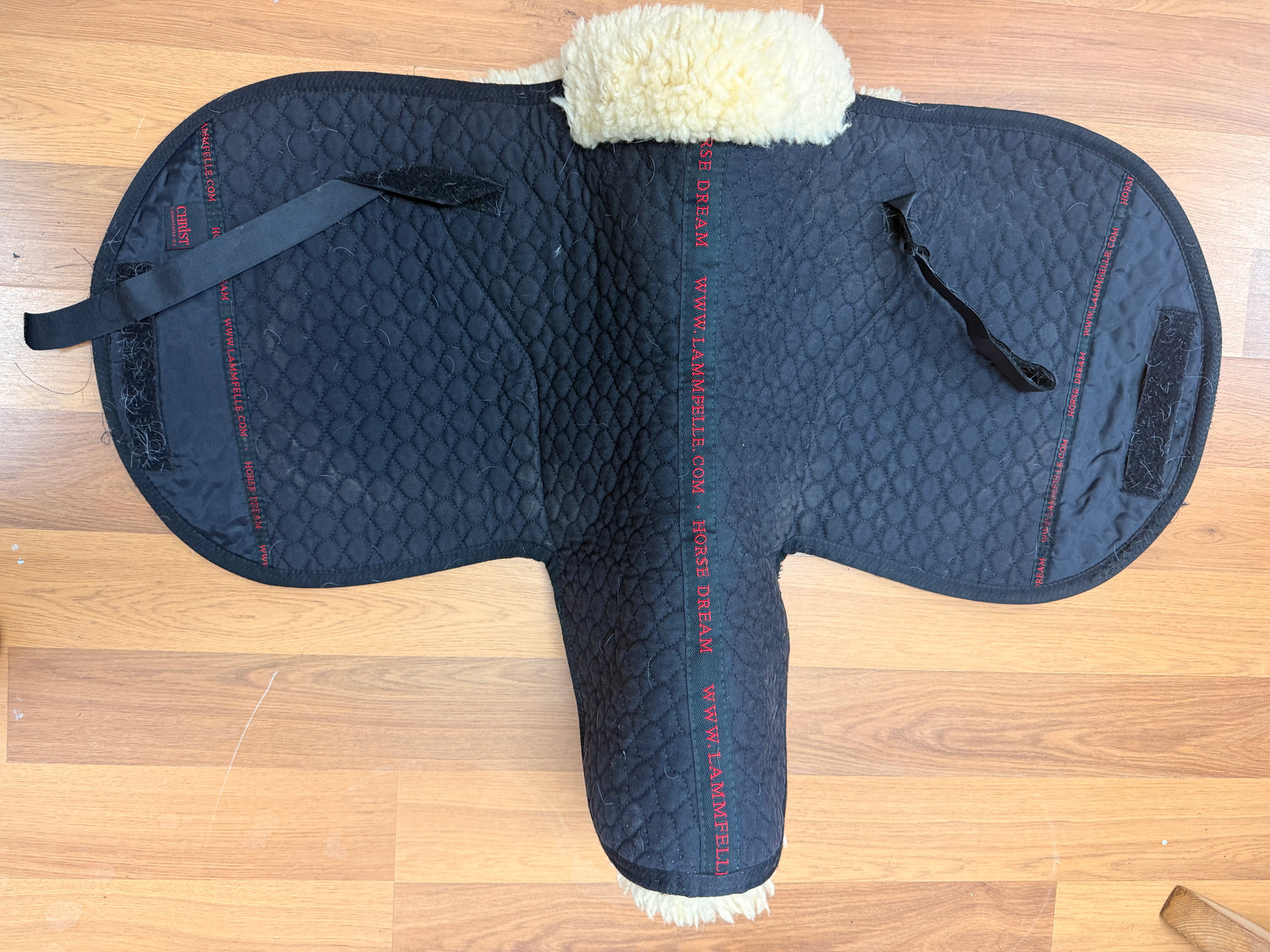 Lammfelle Shaped English Pad with Sheepskin underside