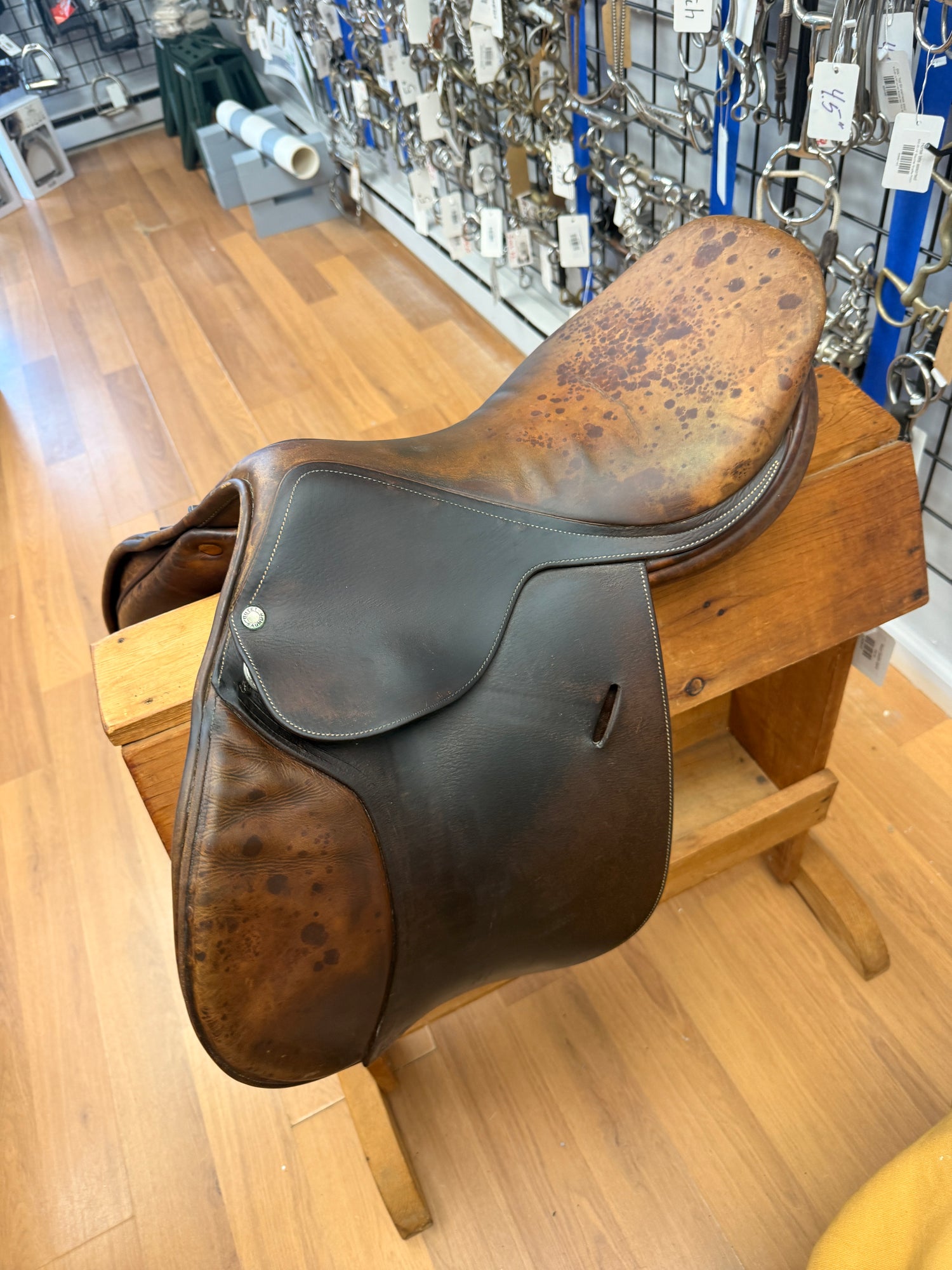 Saddle - English H/J 16" Butet w/ foam panels
