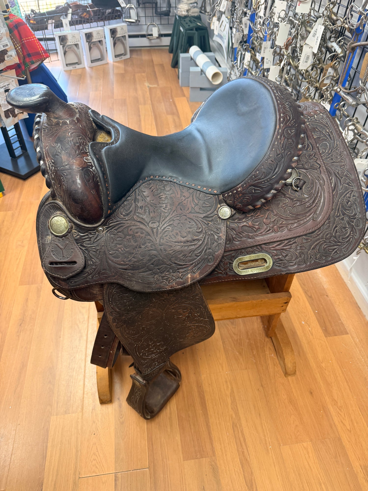 Saddle - Western 14" Barrel Saddle Circle Y