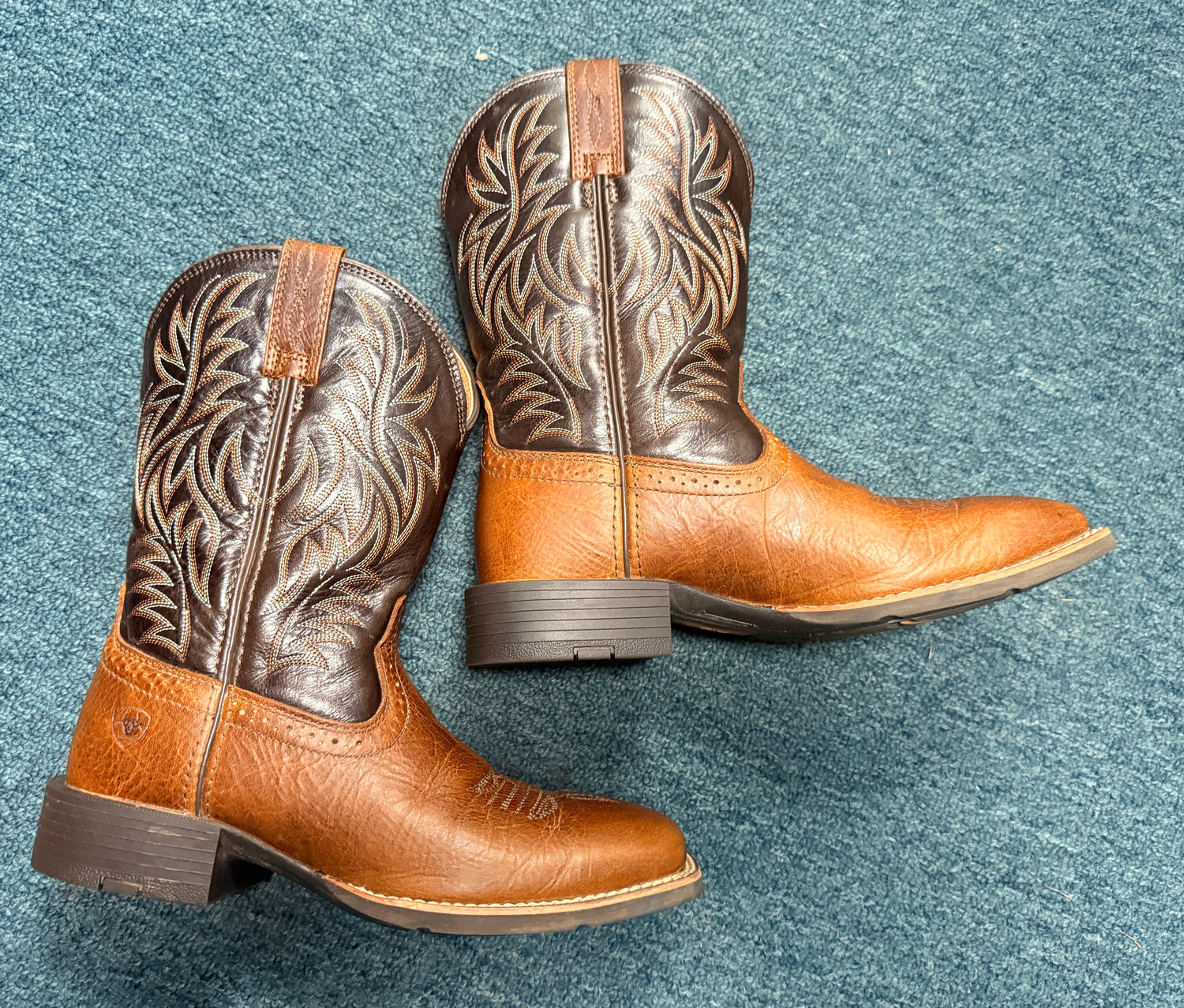 8D Men's Ariat Western Boots