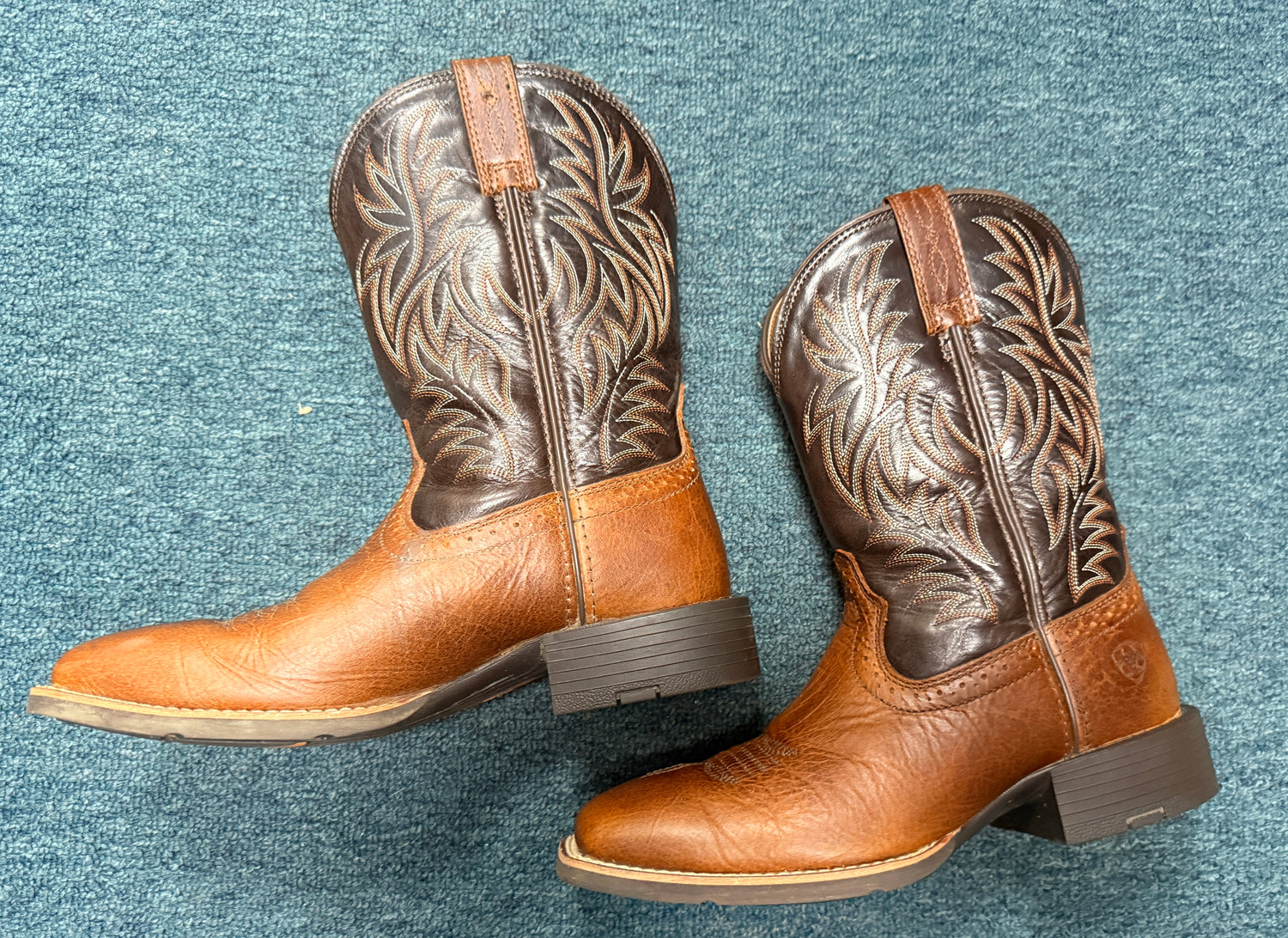 8D Men's Ariat Western Boots