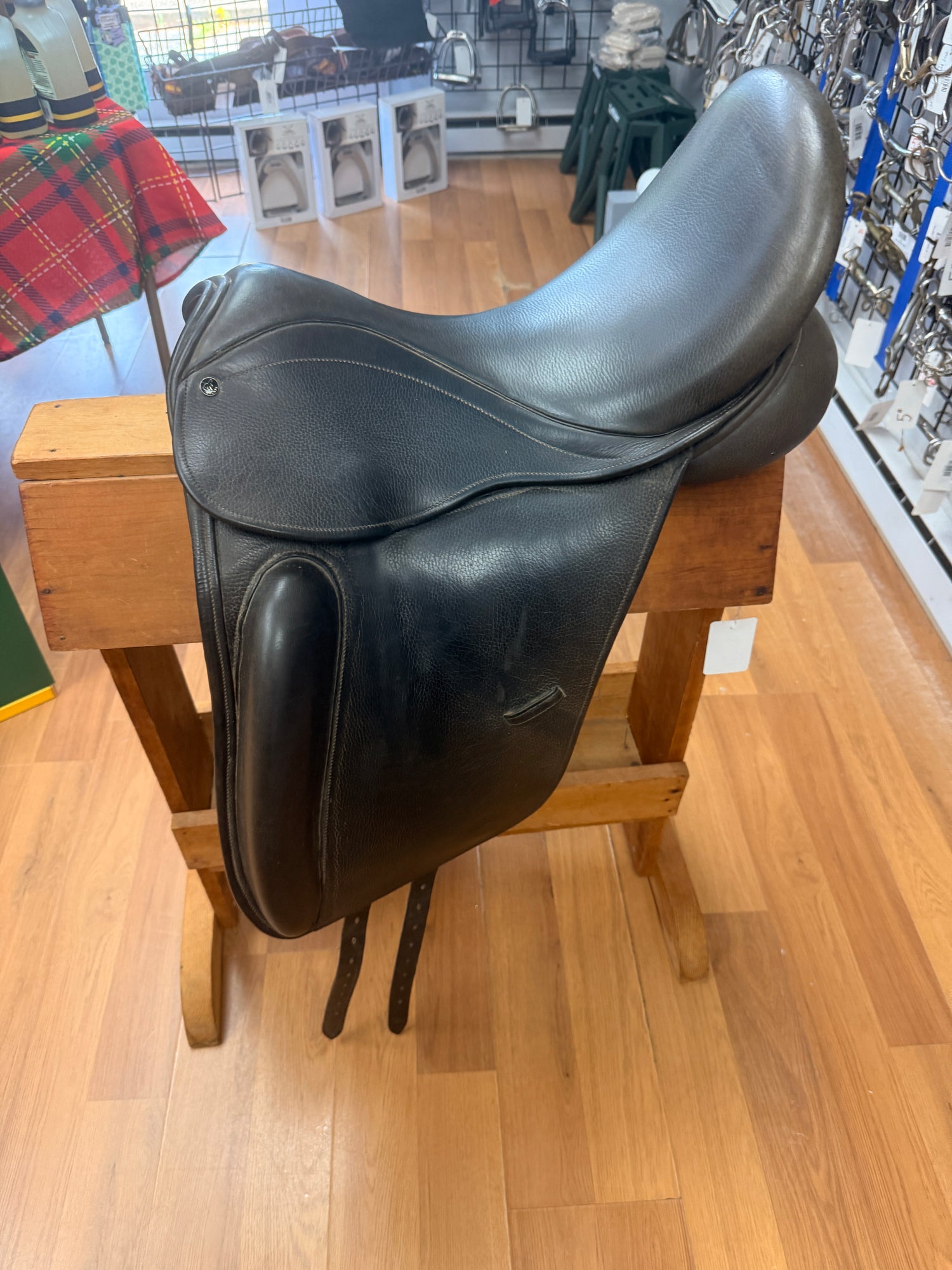 Saddle - Dressage 17.5 County Perfection Wide