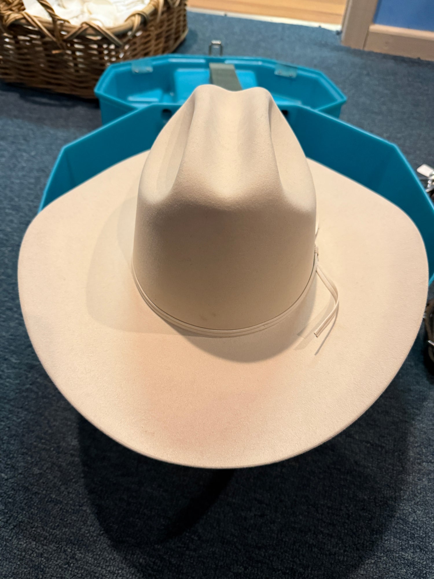 7 1/8 Western Hat Resistol Buckskin in Western storage box