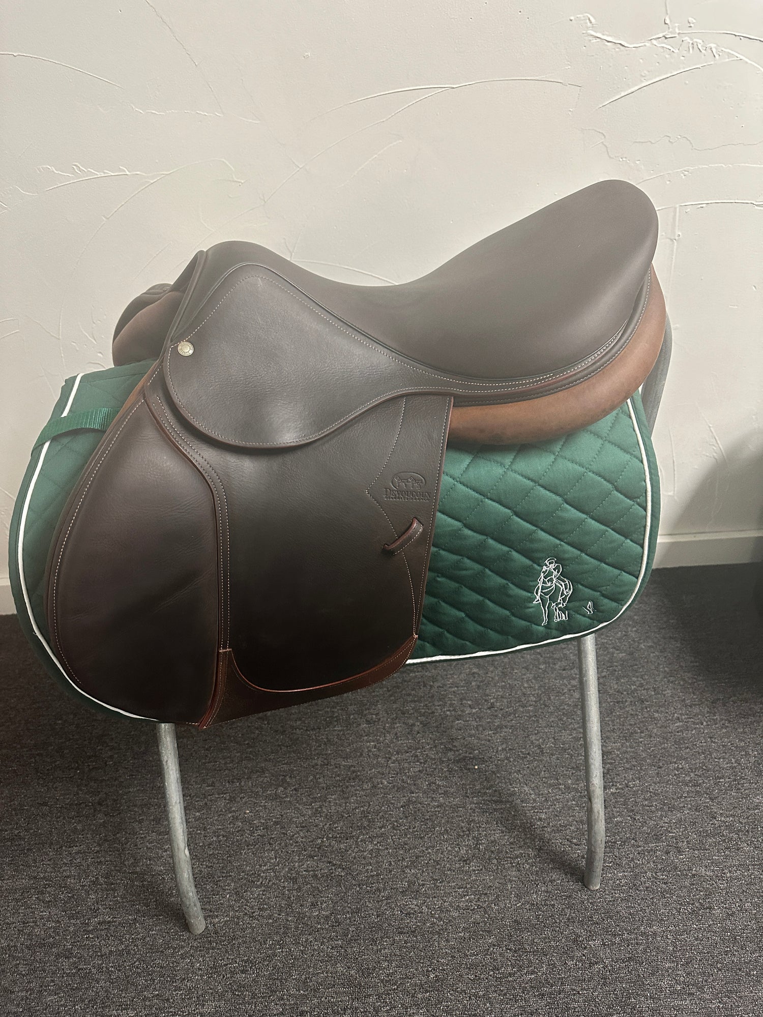 Saddle - Devoucoux Biarritz Seat 18 inch