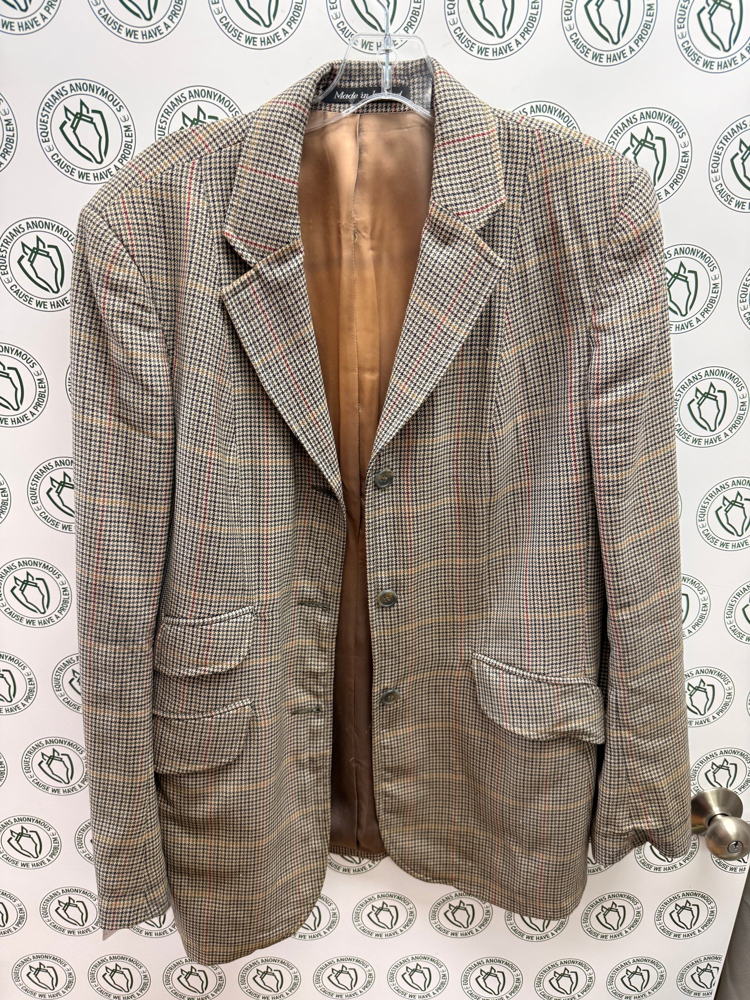 42 Men's Irish Hunt coat (sleeves have been let down)