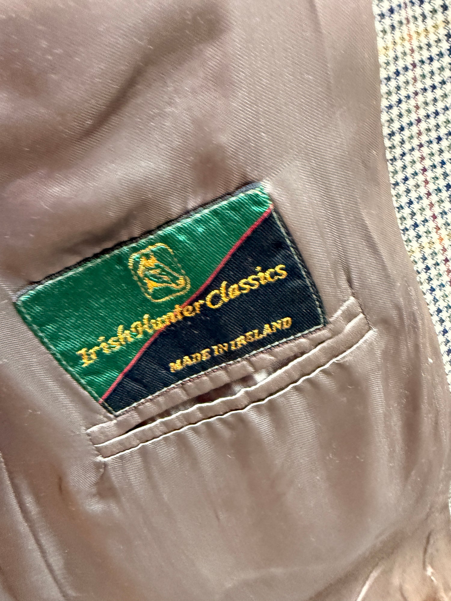 42 Men's Irish Hunt coat (sleeves have been let down)