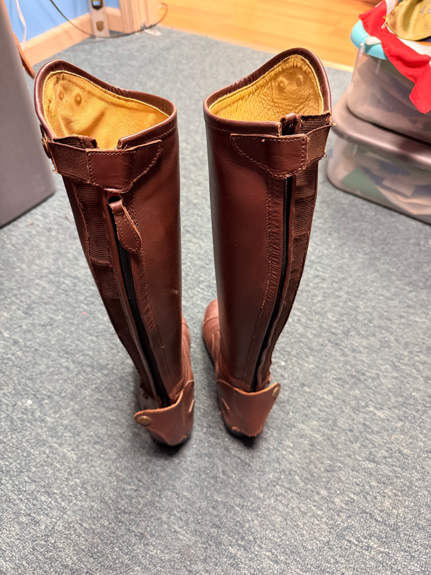6 Women's Brown Tuff Rider Field boot lined w zippers