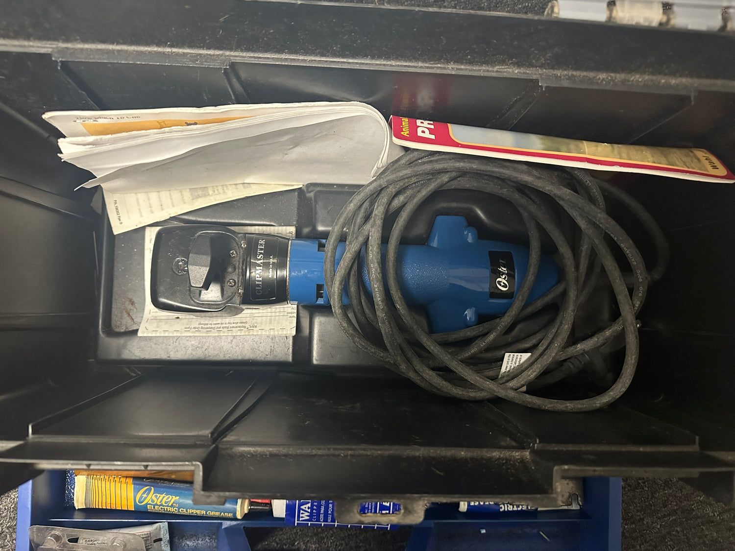 Oster Clip Master Horse Clippers with Box of Accessories