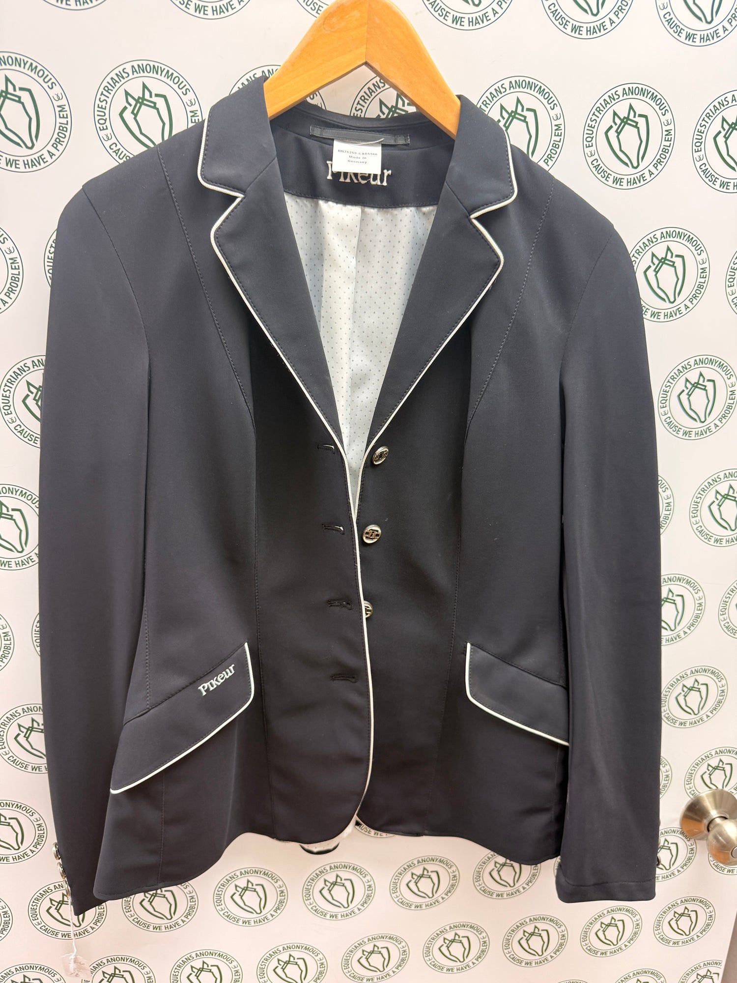 38 Women's Pikeur Dressage 4 button coat