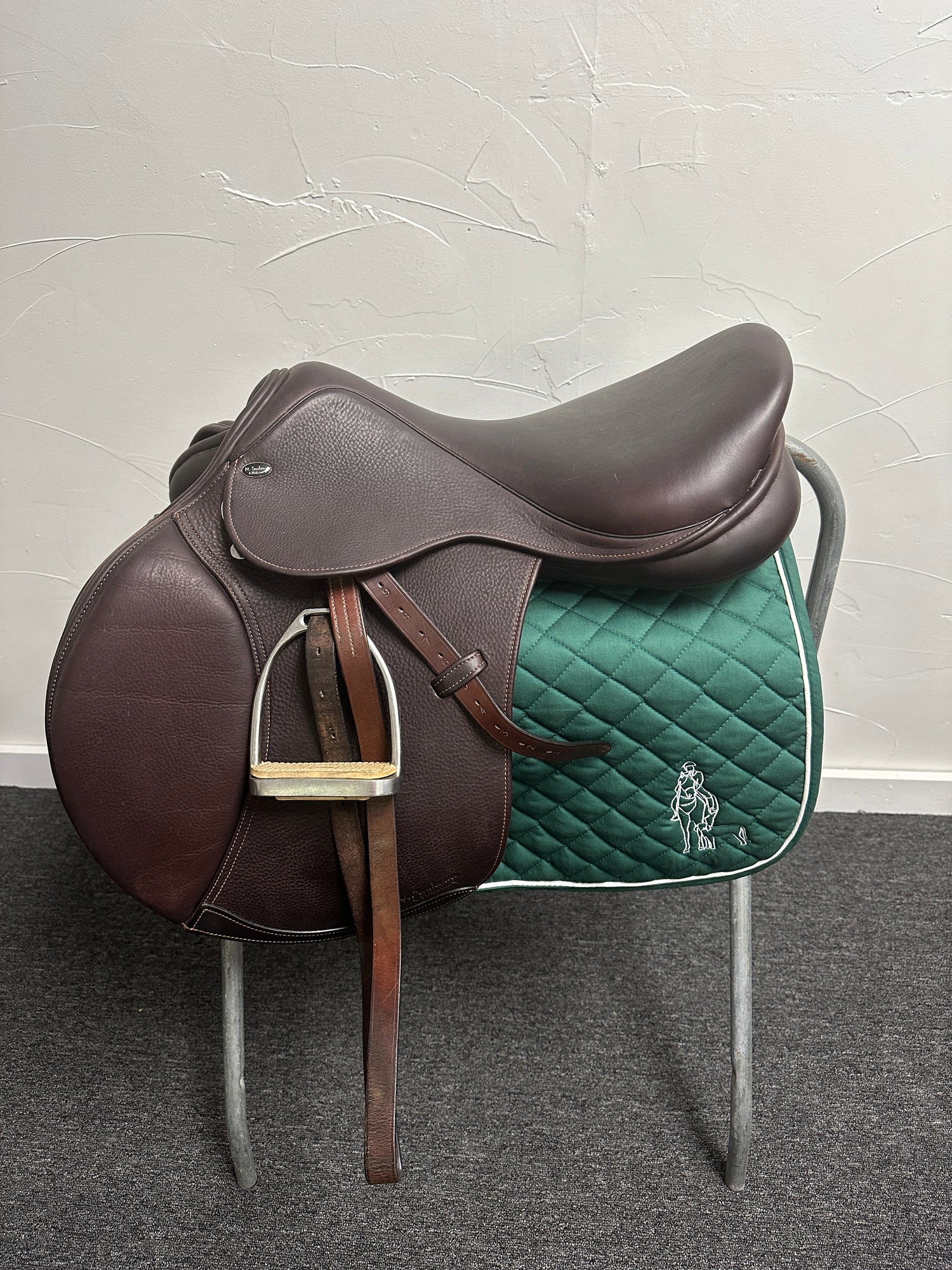 Saddle - English Platinum M. Toulouse Genesis system Seat 17.5