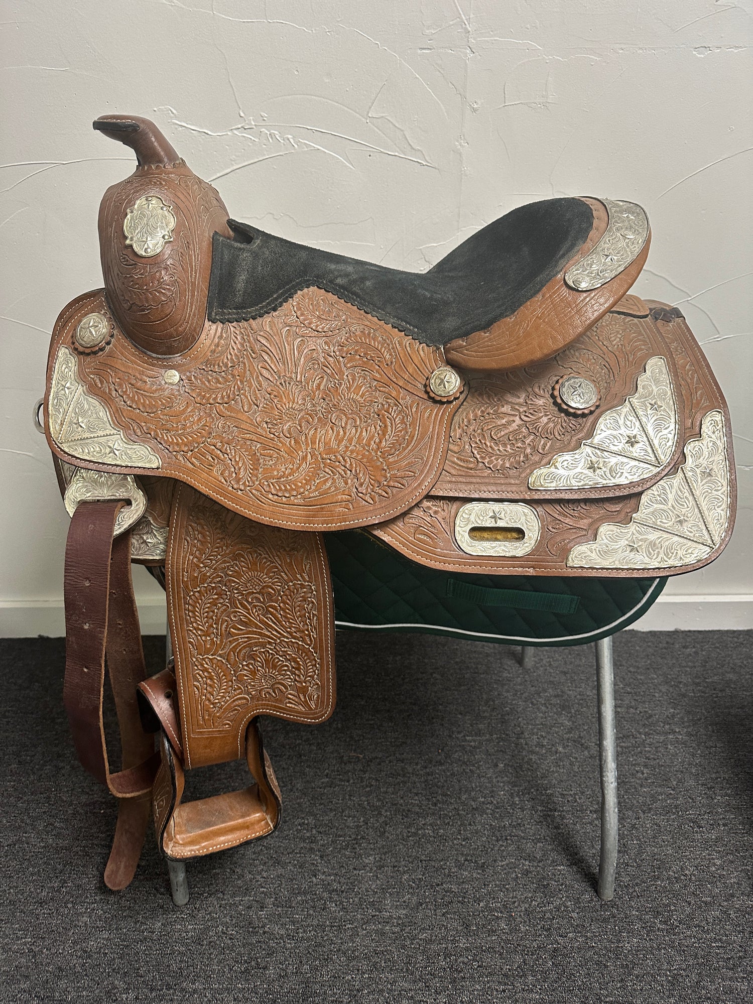 Saddle - Western Saddle with Silver Seat 16 inch