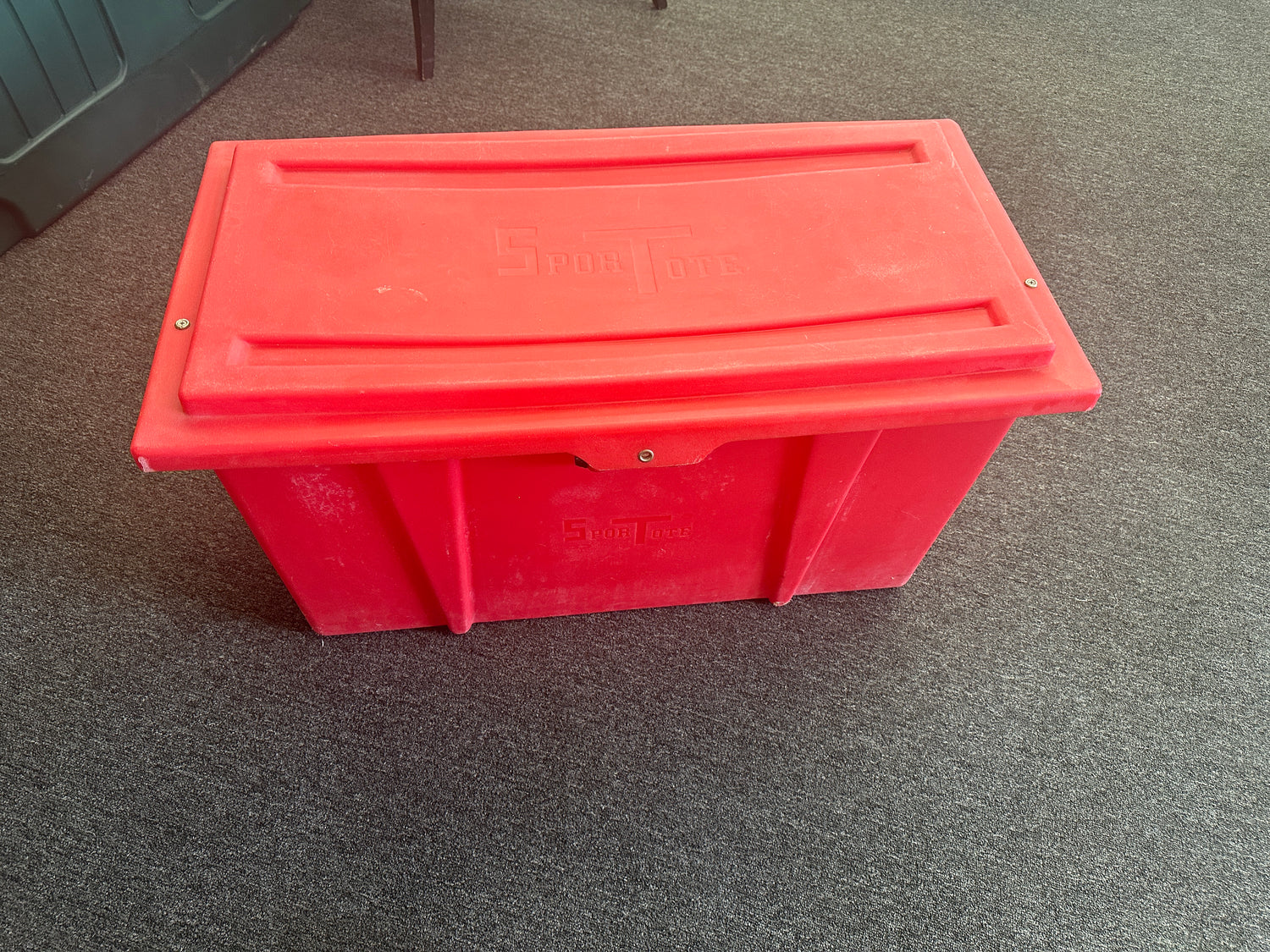 Plastic Tack Trunk Red