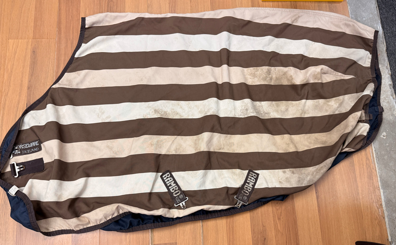 72 Horseware Ireland stripped stable sheet
