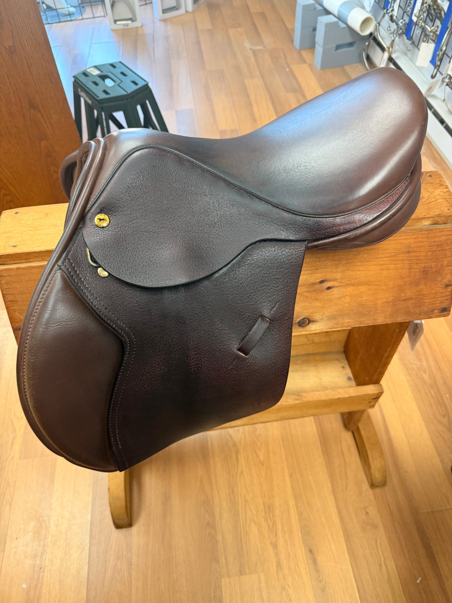 Saddle - English H/J 15" Black Country Quantum