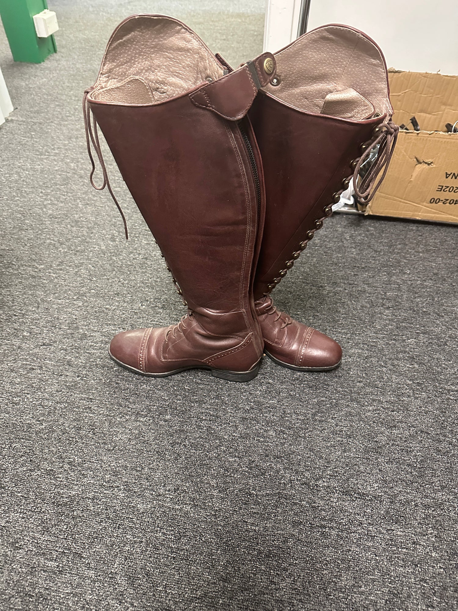 Women's Lace Brown Tall Boots Size 8 good condition